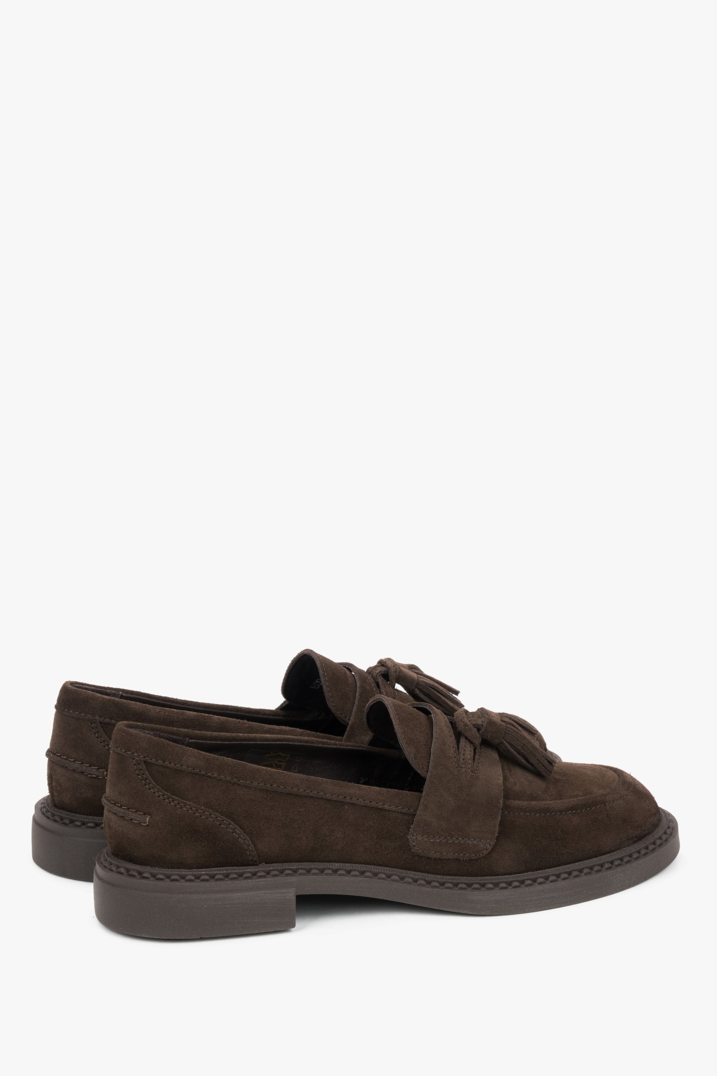 Dunkelbraune Damen-Schlupfschuhe in schräger Perspektive