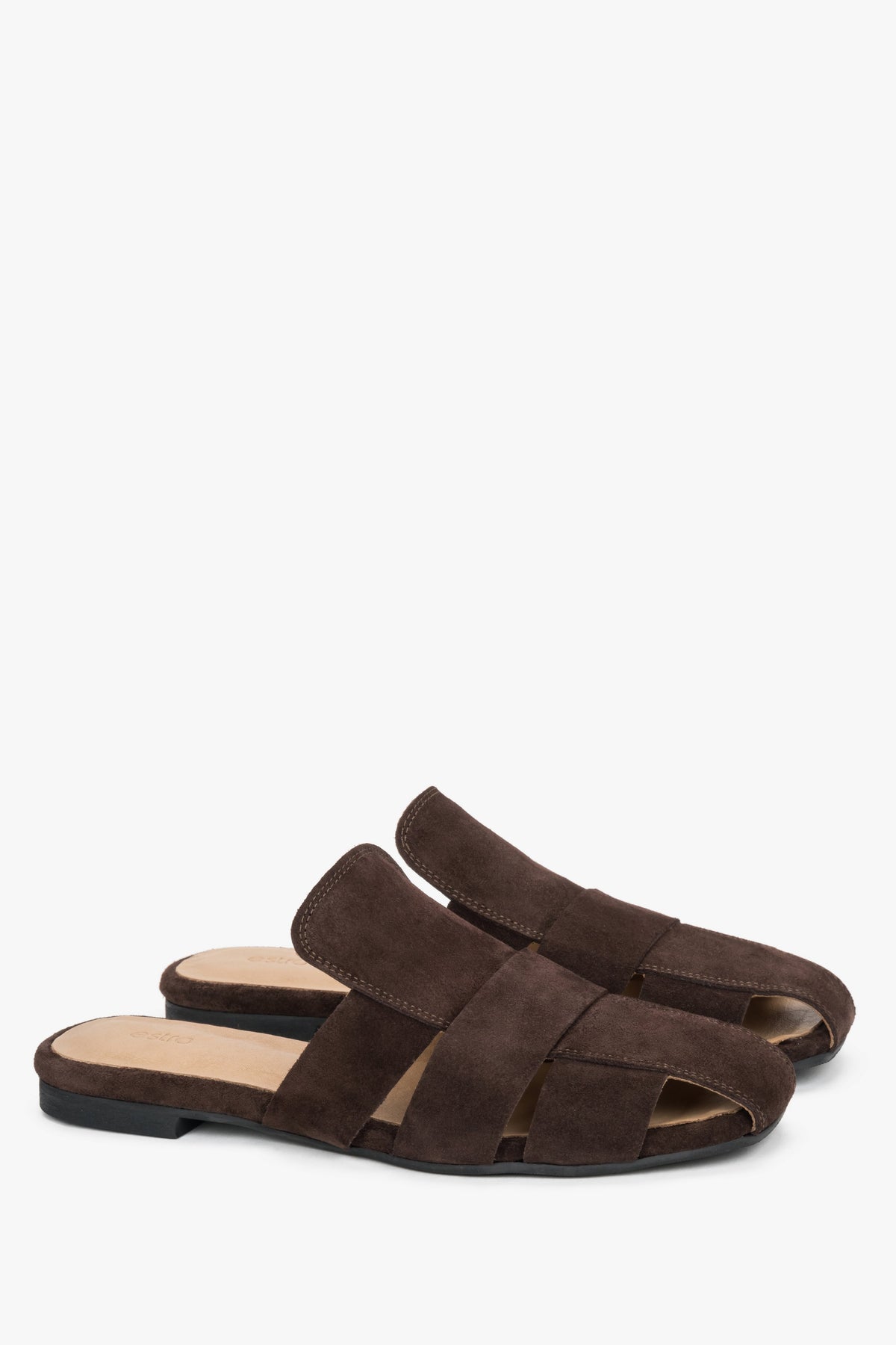 Dunkelbraune Damen-Mules aus Veloursleder in schräger Vorderansicht