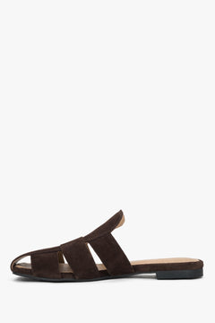 Dunkelbraune Damen-Mules mit geflochtenem Obermaterial in Seitenprofil