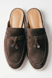 Dunkelbraune Damen Mules aus weichem italienischem Premium-Veloursleder Estro ER00119048.
