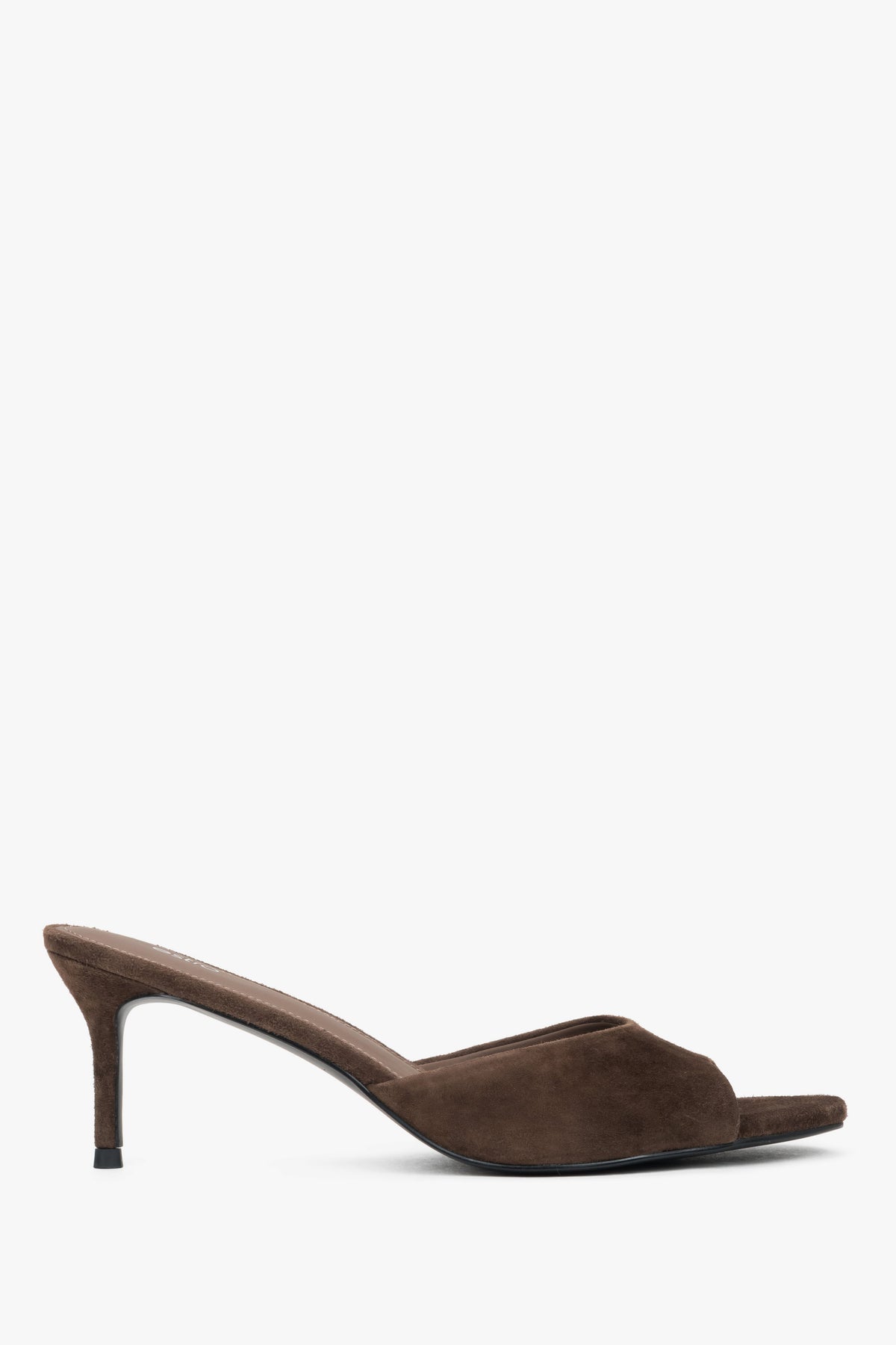 Dunkelbraune Damen-Pantolette aus Veloursleder in seitlicher Ansicht mit Stilettoabsatz