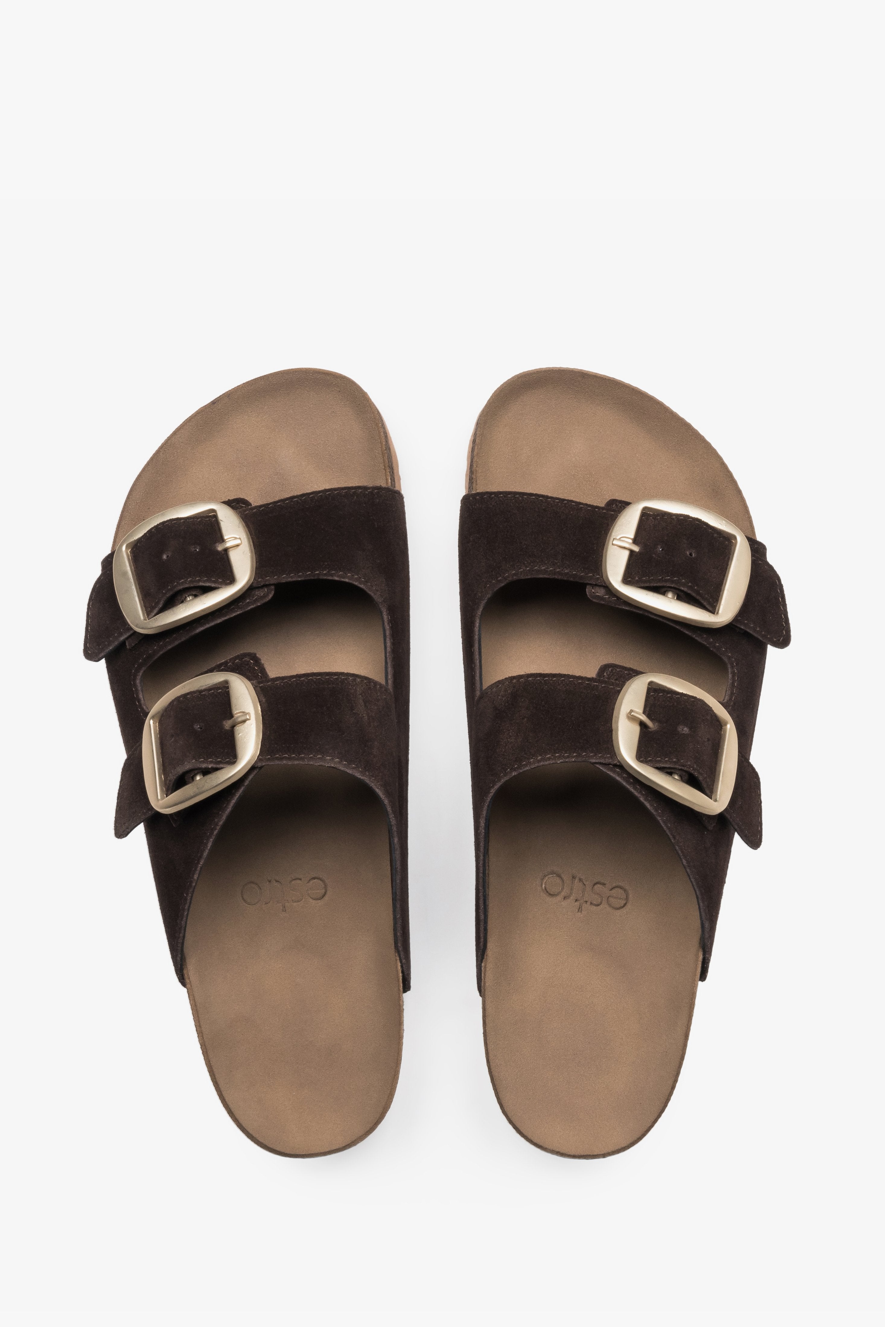 Innenansicht der dunkelbraunen Velours-Pantolette mit flacher Sohle