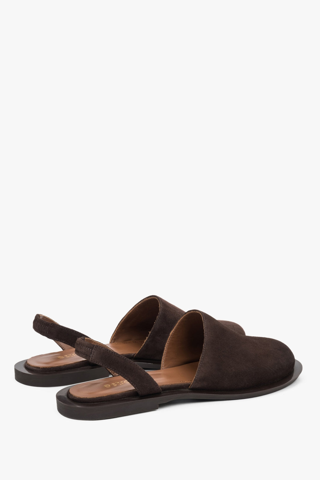 Bequeme und elegante dunkelbraune Damen-Sandalen von Estro aus Velours, vorne geschlossen.