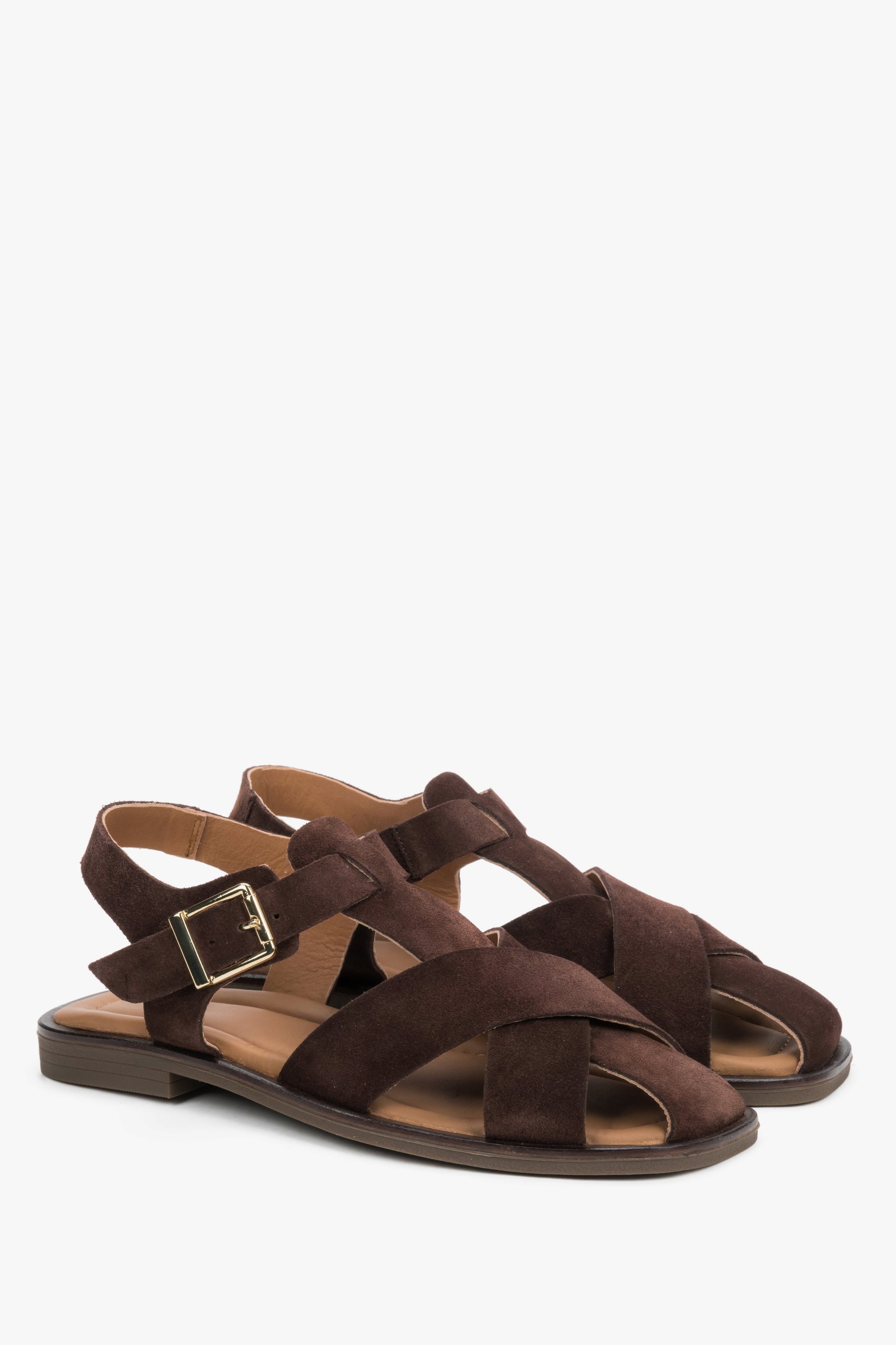 Dunkelbraune Damen-Sandalen aus natürlichem Veloursleder in schräger Vorderansicht