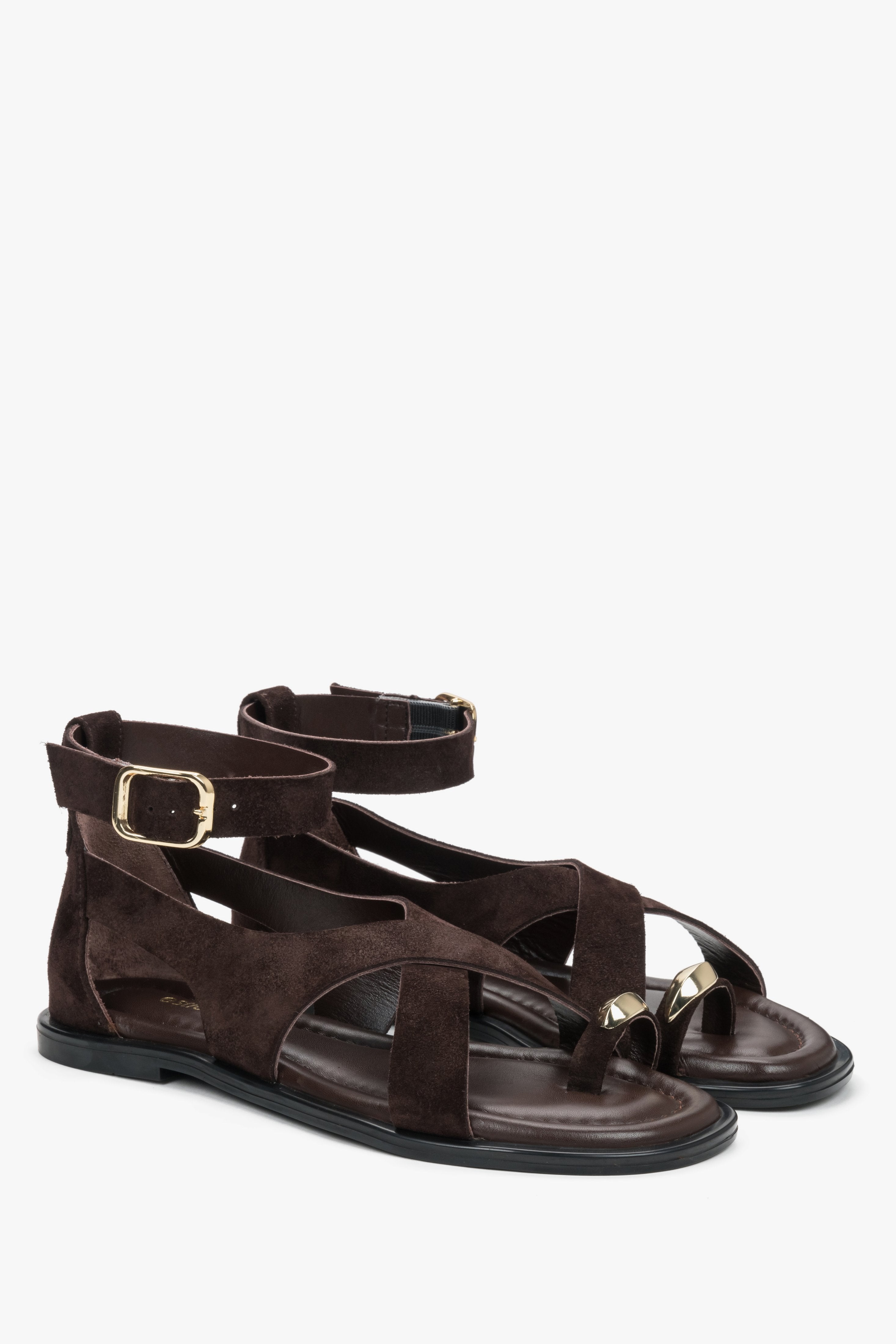 Dunkelbraune Damen-Sandalen aus Veloursleder in schräger Vorderansicht