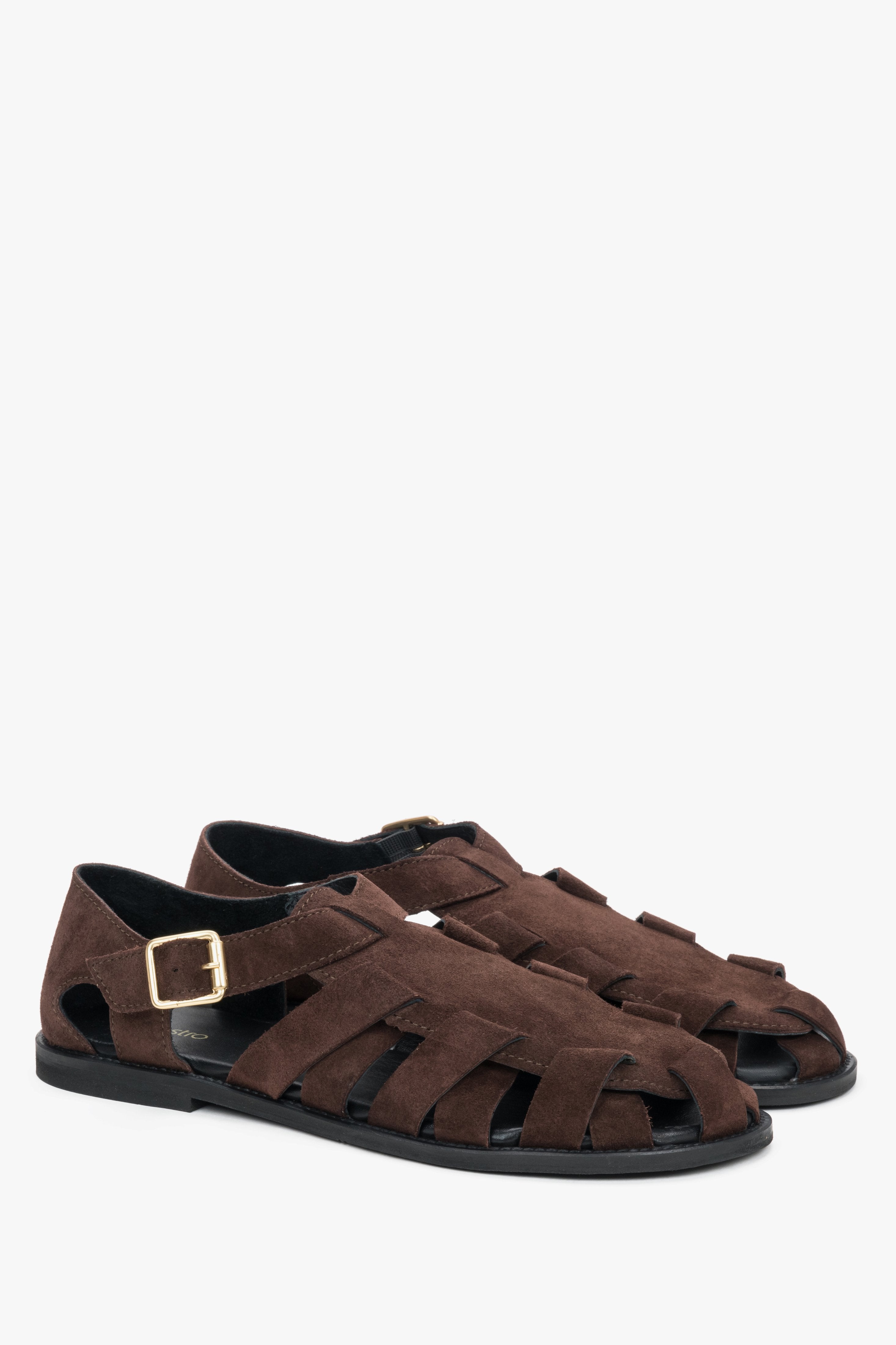 Dunkelbraune Damen-Sandalen im Fisherman-Stil aus Veloursleder in schräger Ansicht