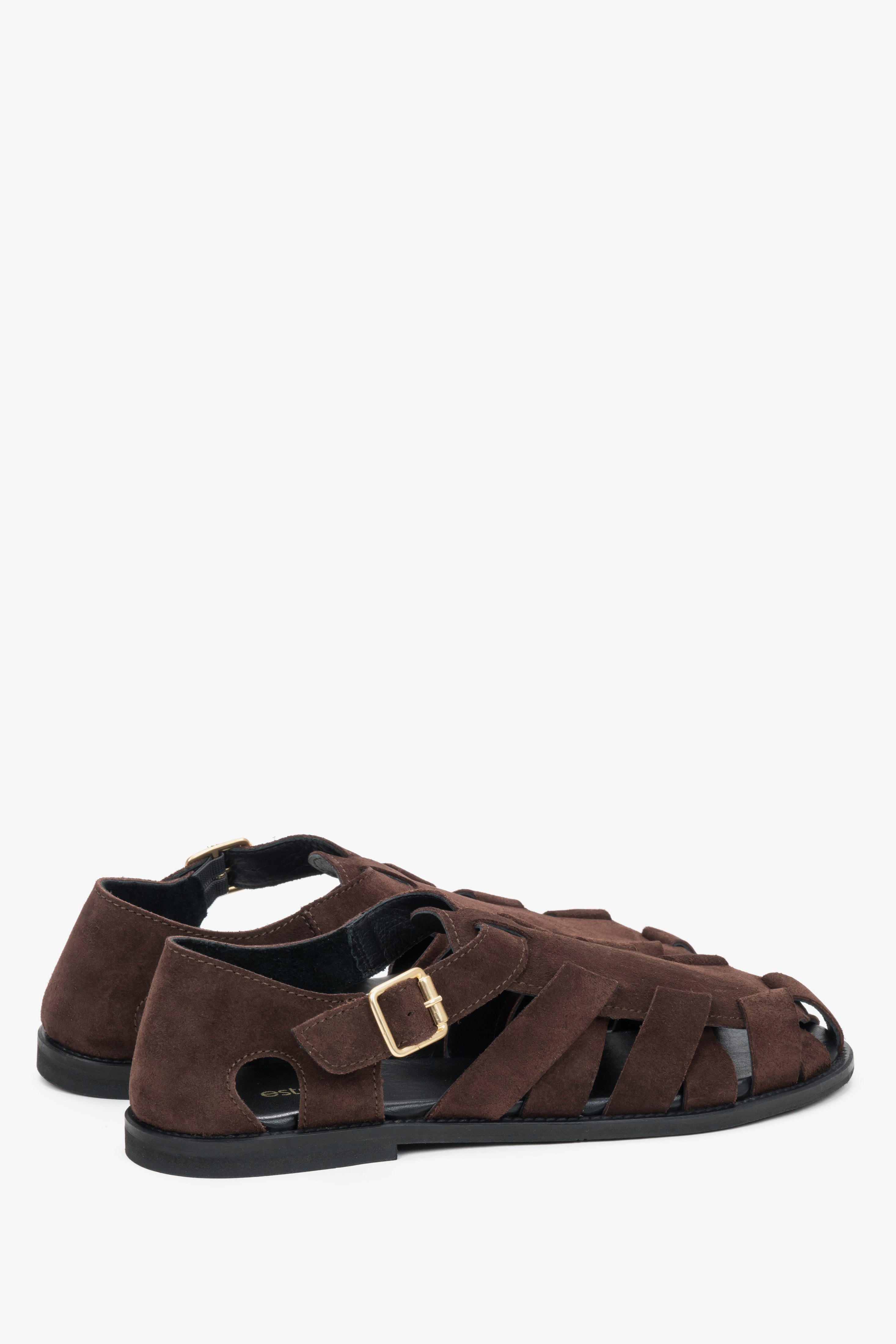 Dunkelbraune Fisherman-Sandalen aus Veloursleder in schräger Seitenansicht