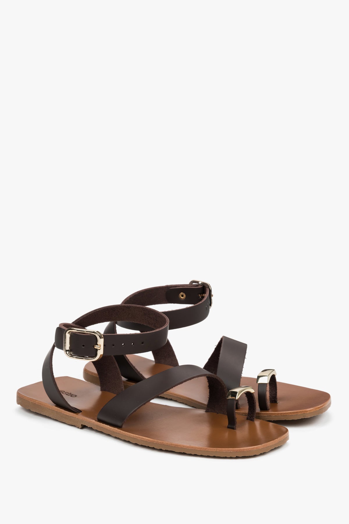 Dunkelbraune Ledersandalen von Estro mit flacher Sohle