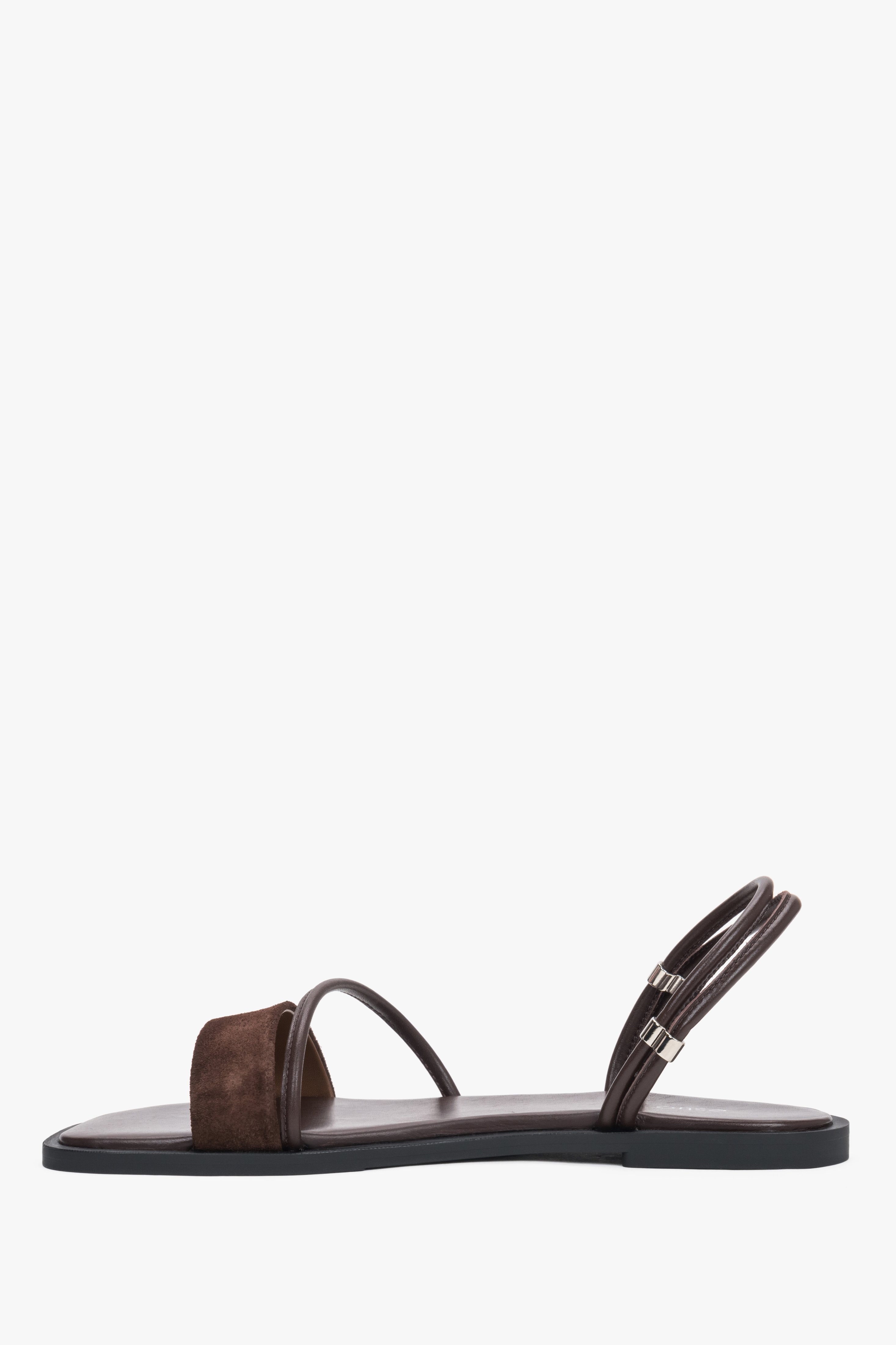 Dunkelbraune Damen-Sandale aus Leder und Velours von der Seite mit flacher Sohle