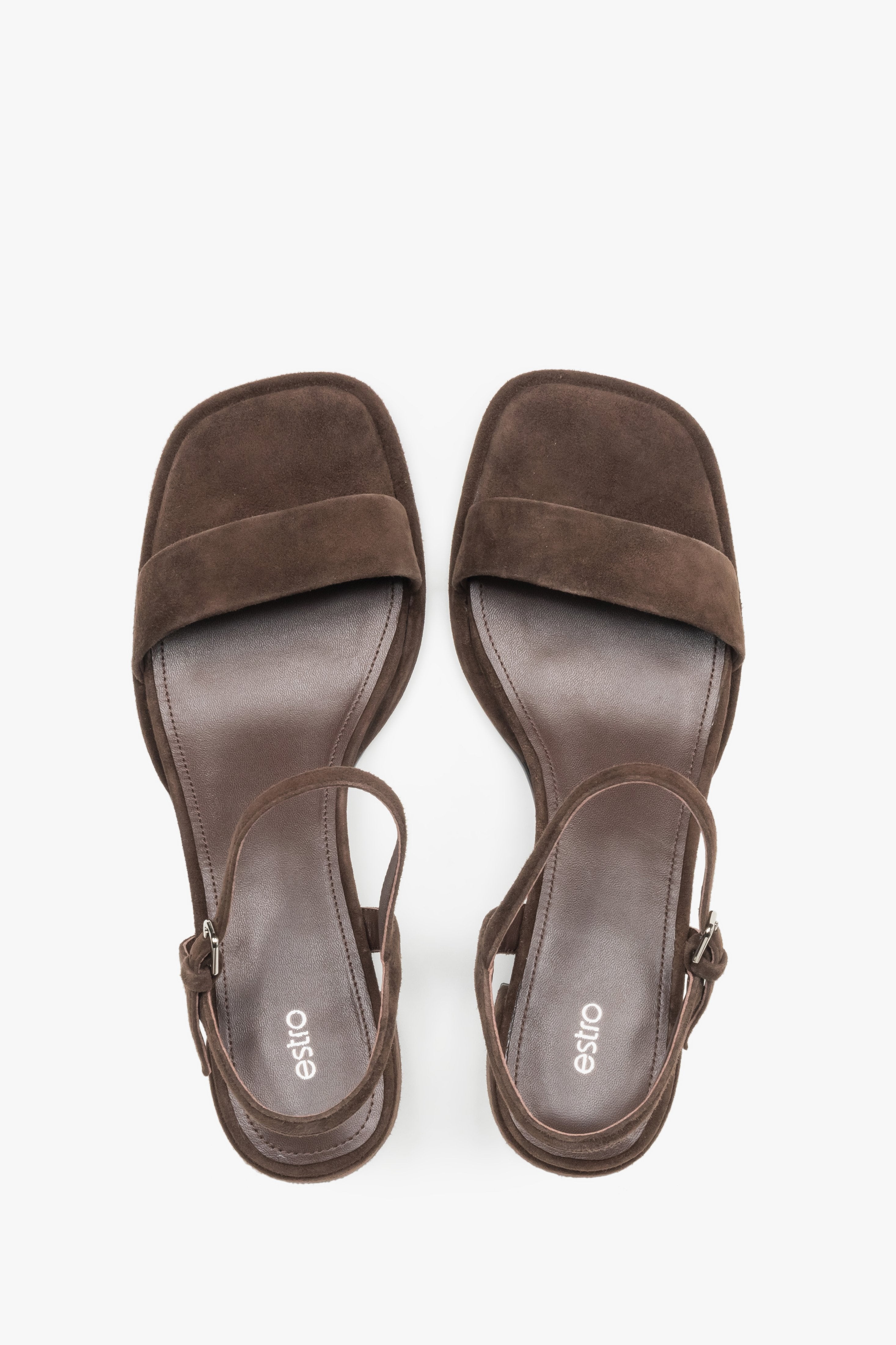 Paar dunkelbraune Sandalen aus Naturvelours von Estro