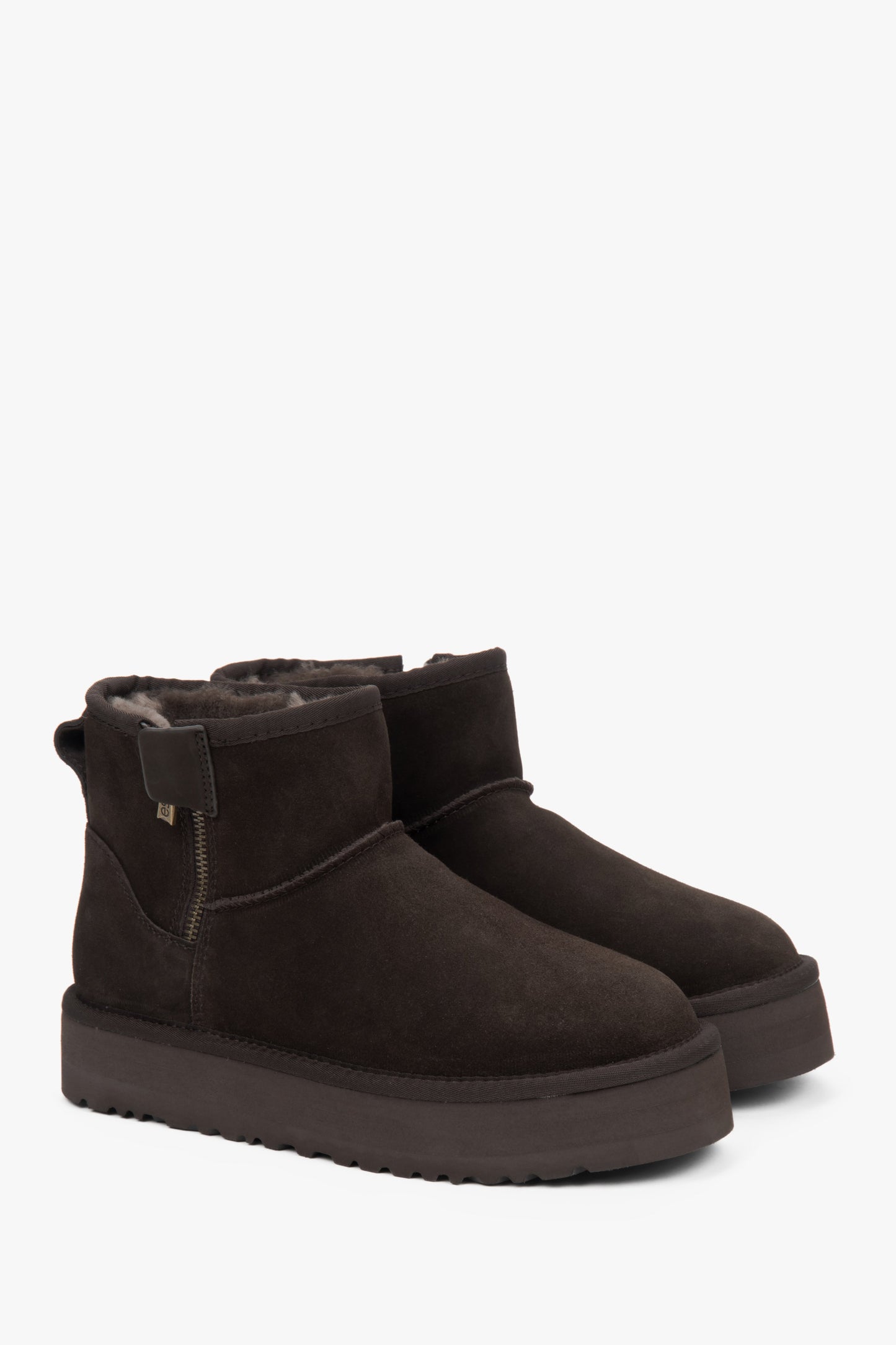 Damen-Winterstiefel aus echtem Velours, mit Pelzfutter, in Dunkelbraun.