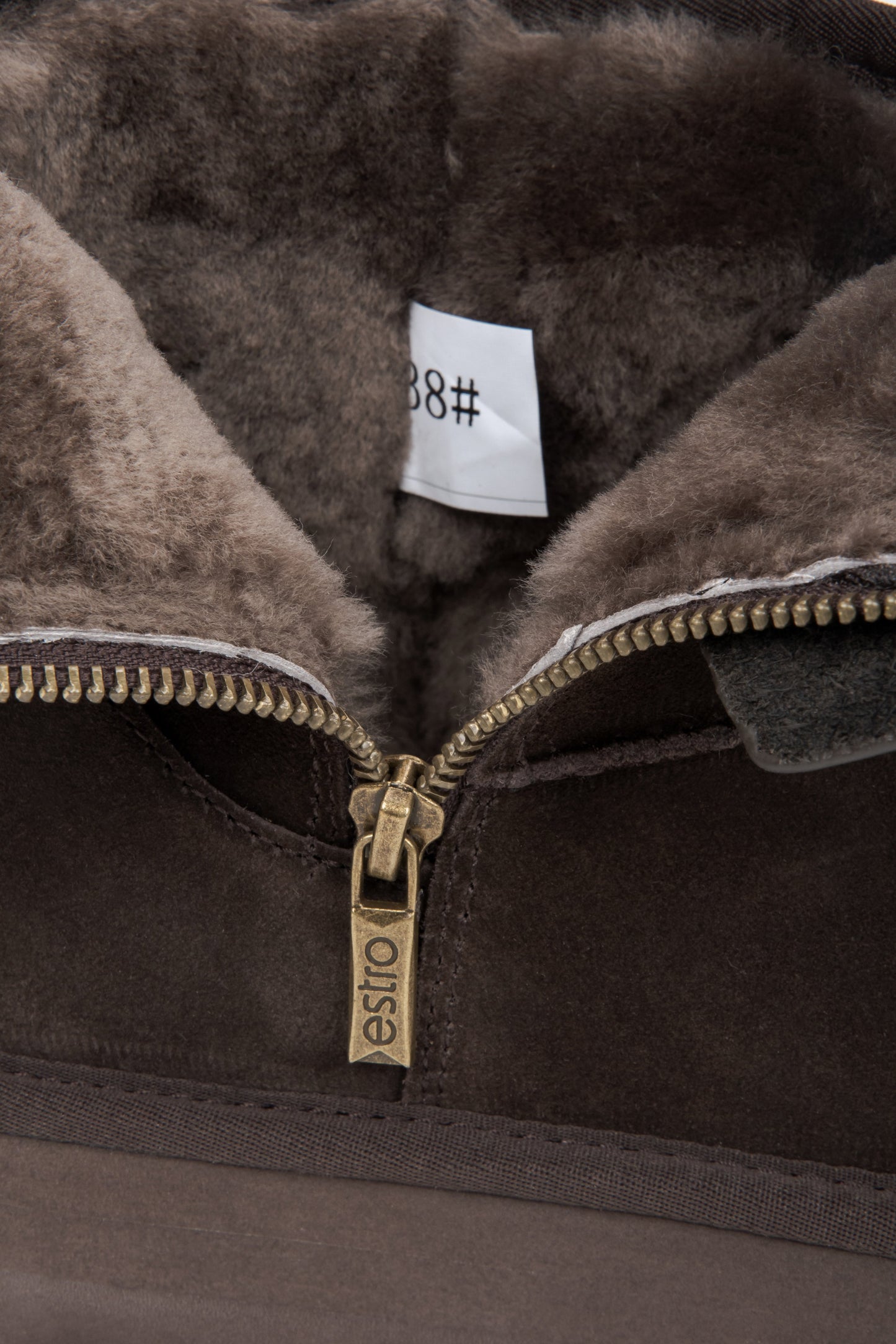 Elegante Damen-Winterstiefel in Dunkelbraun, gefertigt aus echtem Velours mit pelzgefüttertem Innenraum.