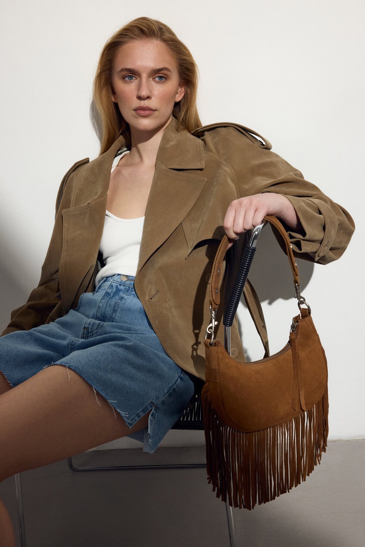 Dunkelbraune Damen-Schultertasche aus echtem Velours mit Fransen Estro ER00116828