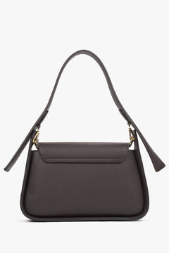 Damen-Schultertasche in Dunkelbraun von Estro – Rückseite.