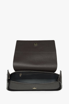 Dunkelbraune Leder-Tasche von Estro – Innenansicht des Modells.