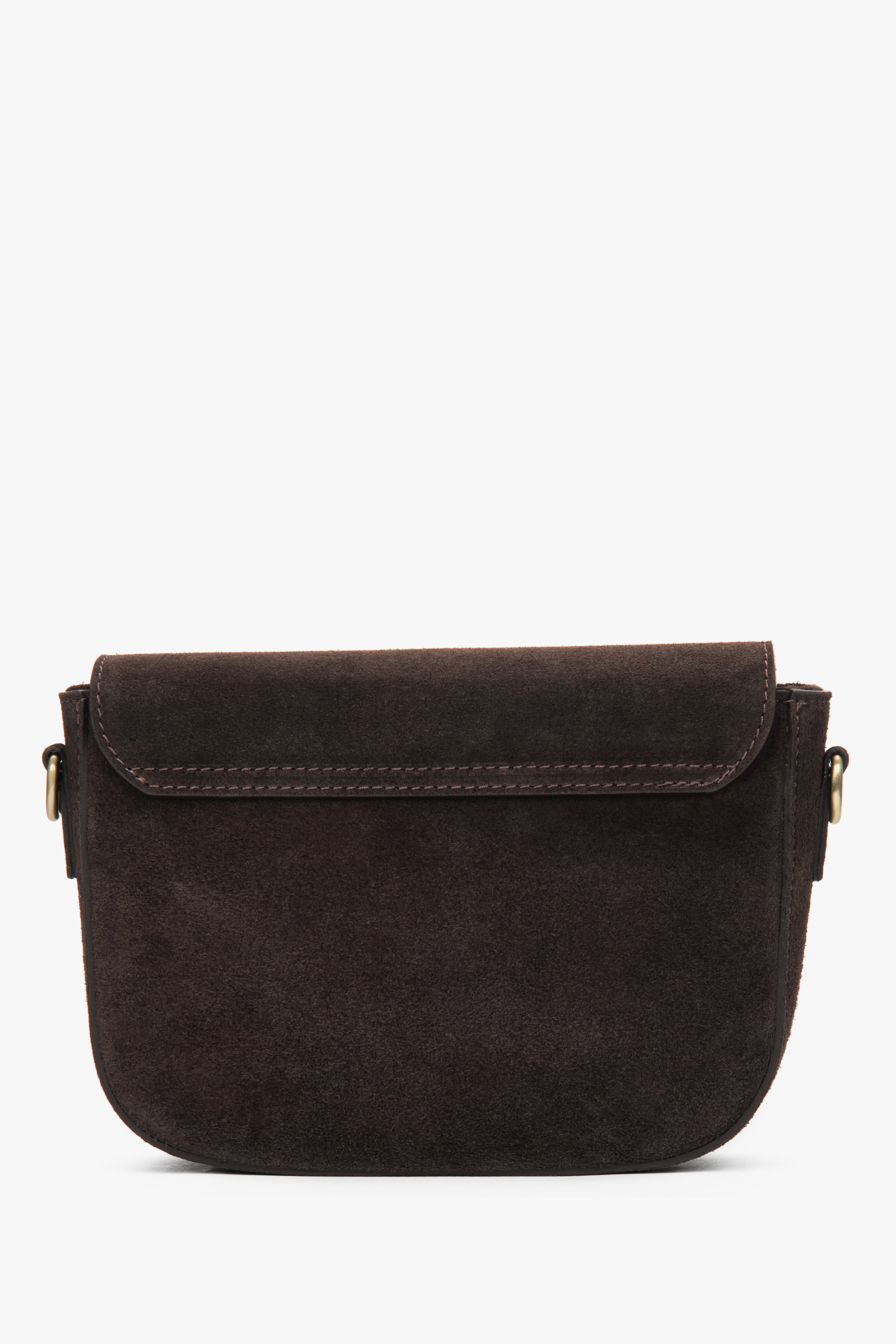 Rückwärtige Ansicht der schlichten und eleganten dunkelbraunen Schultertasche von Estro