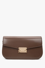 Frontalansicht der dunkelbraunen Damen-Schultertasche aus echtem Leder.
