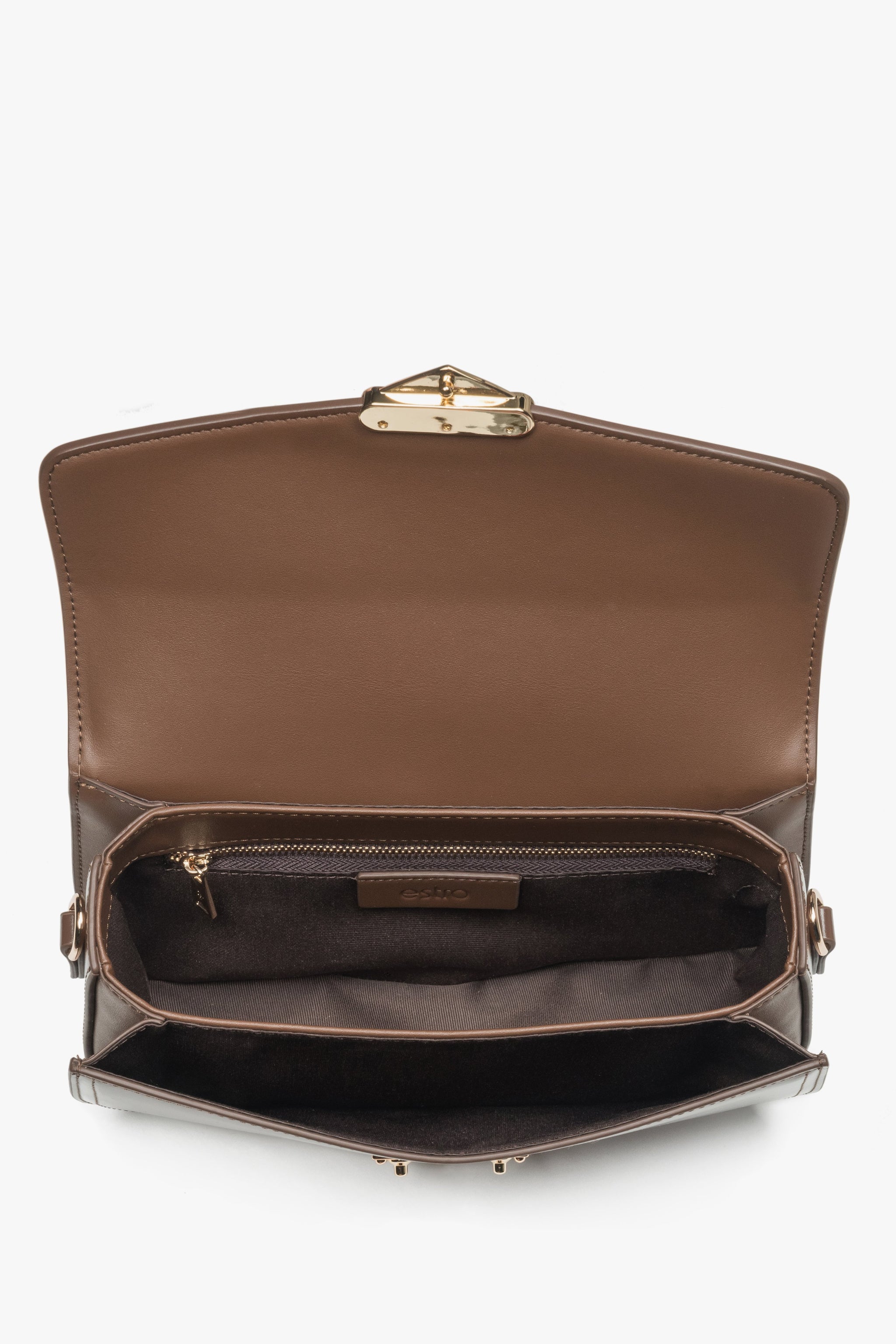 Innenansicht der dunkelbraunen Tasche mit Textilfutter und mehreren Fächern.