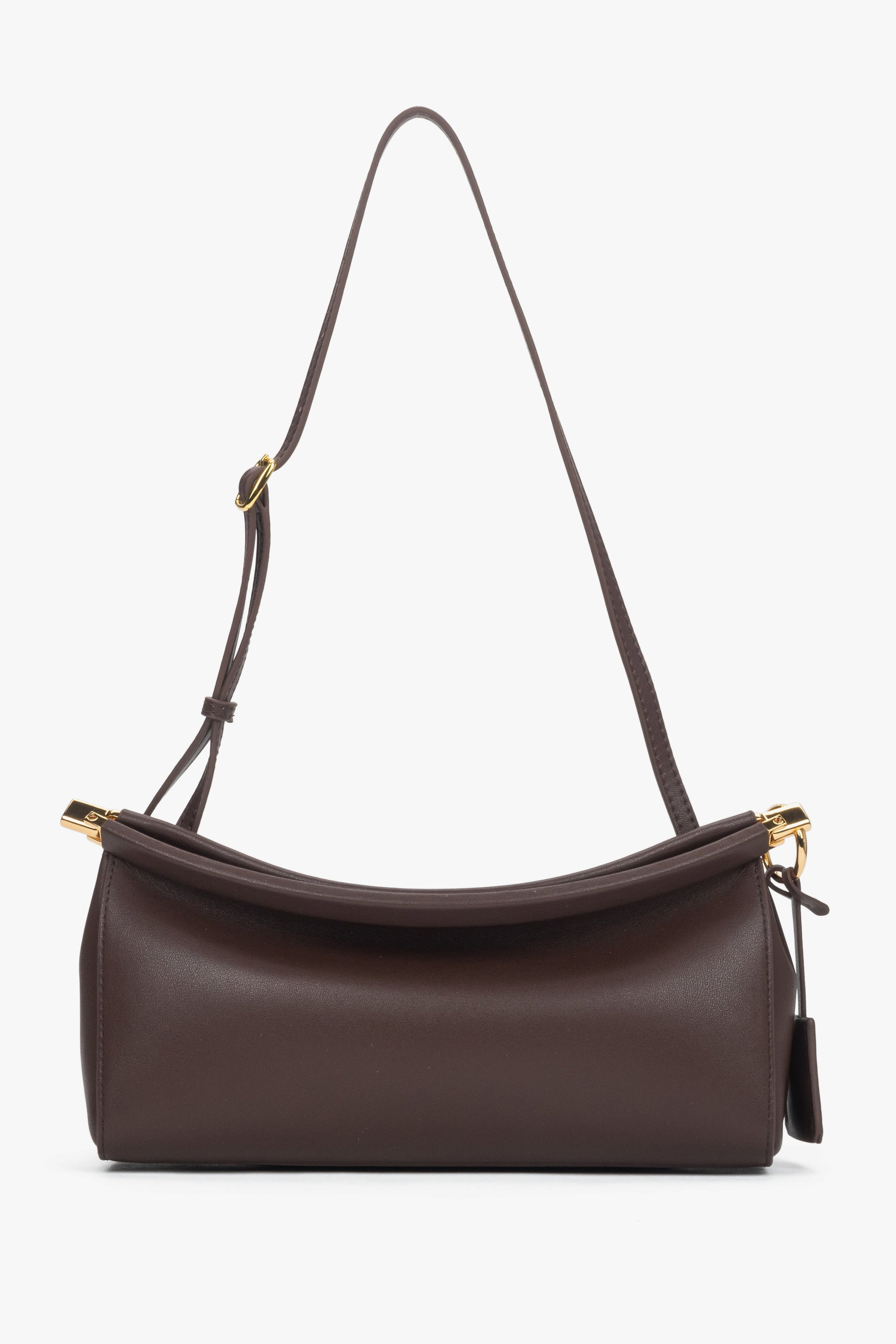 Seitenansicht der eleganten braunen Estro Ledertasche mit Fokus auf den Schulterriemen.