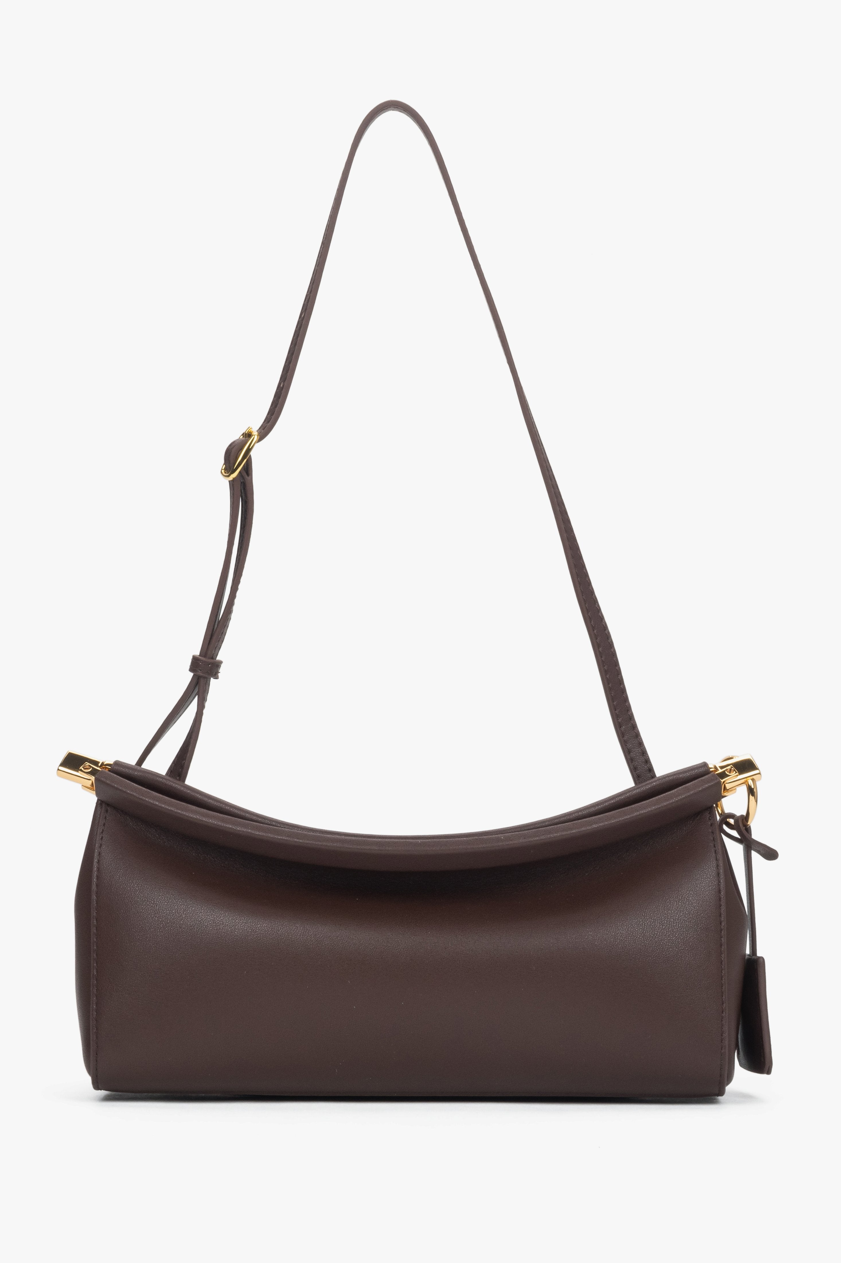 Seitenansicht der eleganten braunen Estro Ledertasche mit Fokus auf den Schulterriemen.