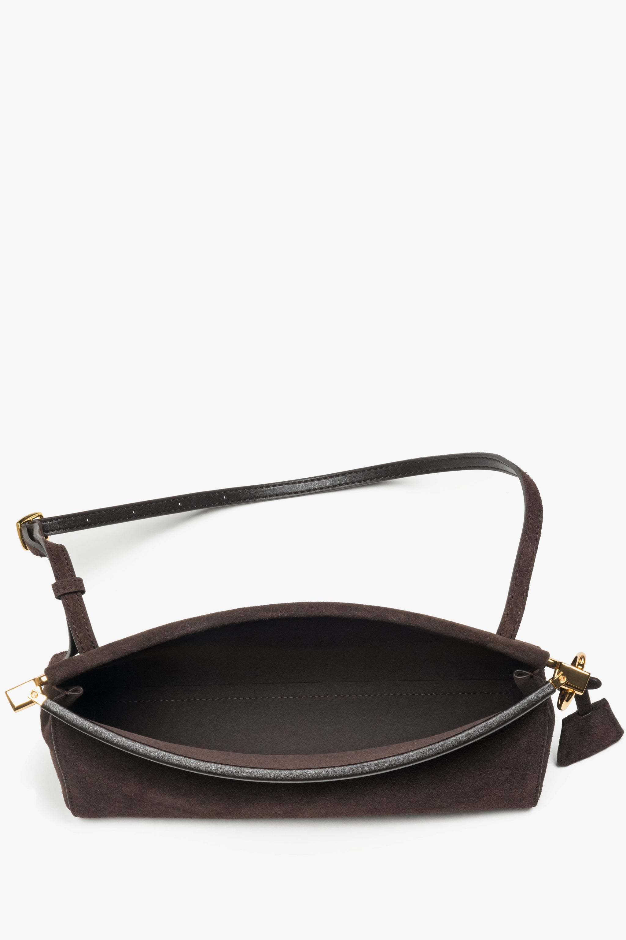 Draufsicht auf das offene Hauptfach der dunkelbraunen Damenhandtasche mit Textilfutter.