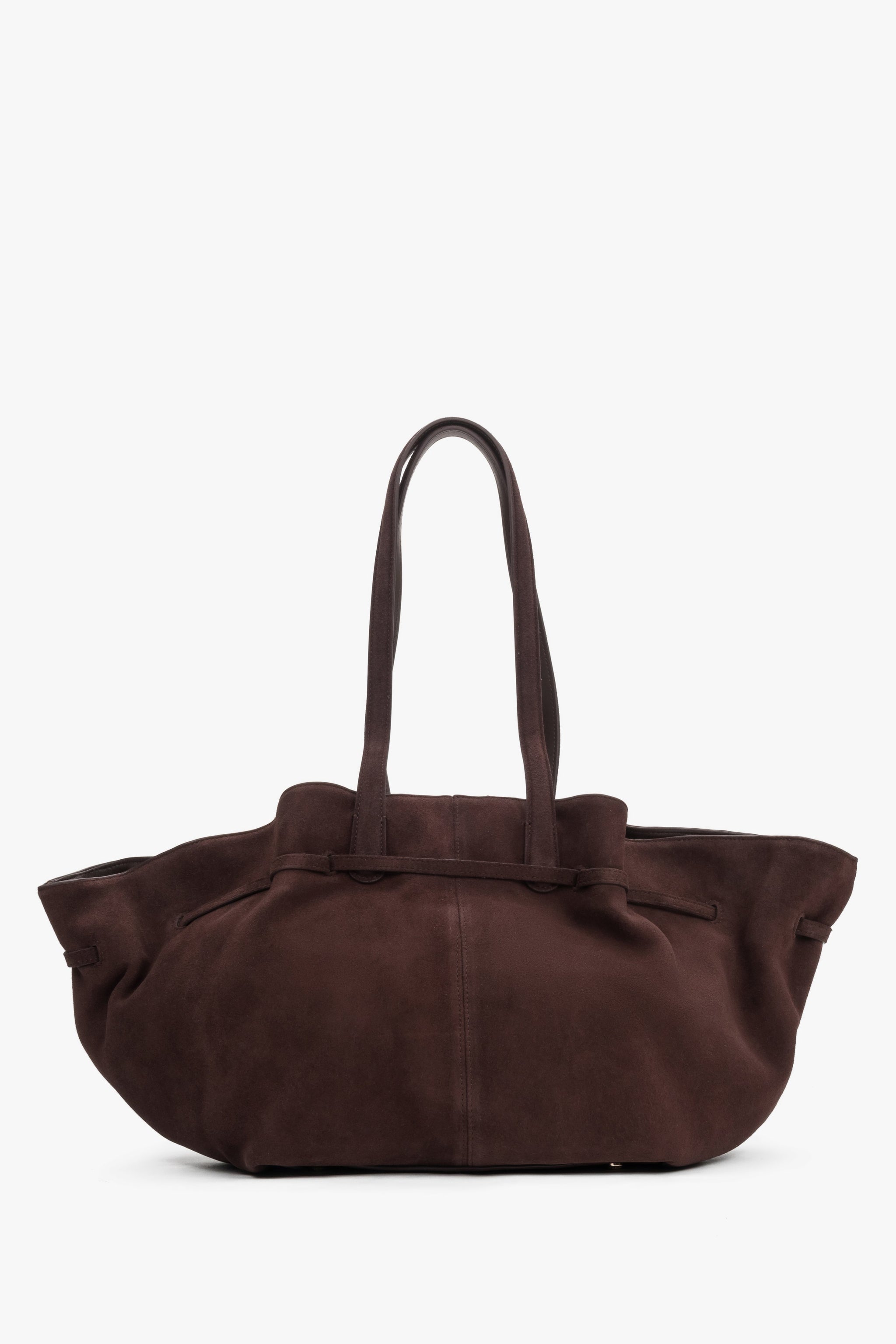 Rückansicht der eleganten Schultertasche mit langen Henkeln in Dunkelbraun.