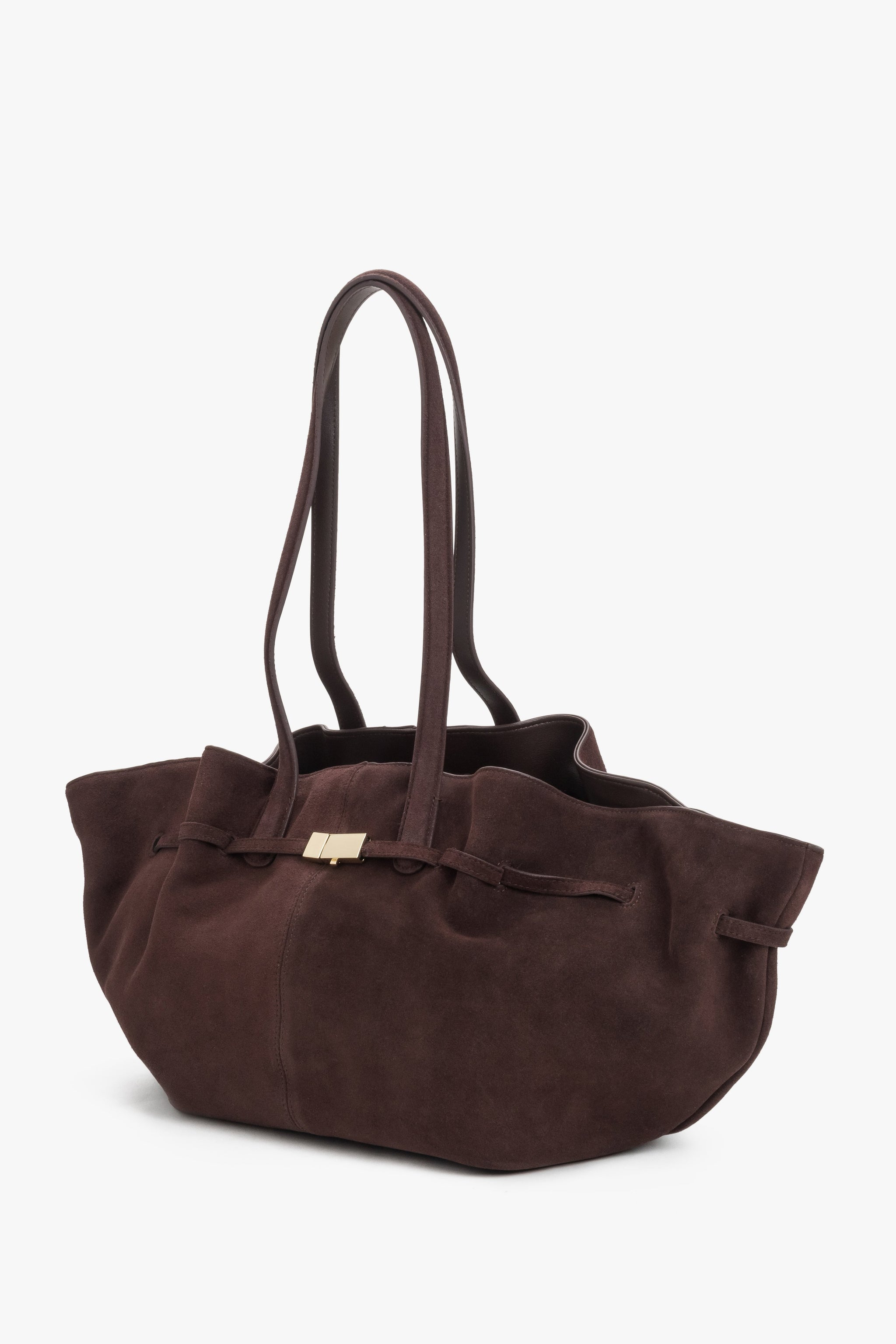 Schräge Ansicht der geräumigen Damen-Tasche mit goldfarbenen Beschlägen.
