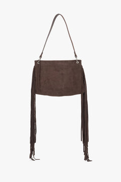 Seitenansicht der braunen Wildledertasche mit Fransen und Schultergurt