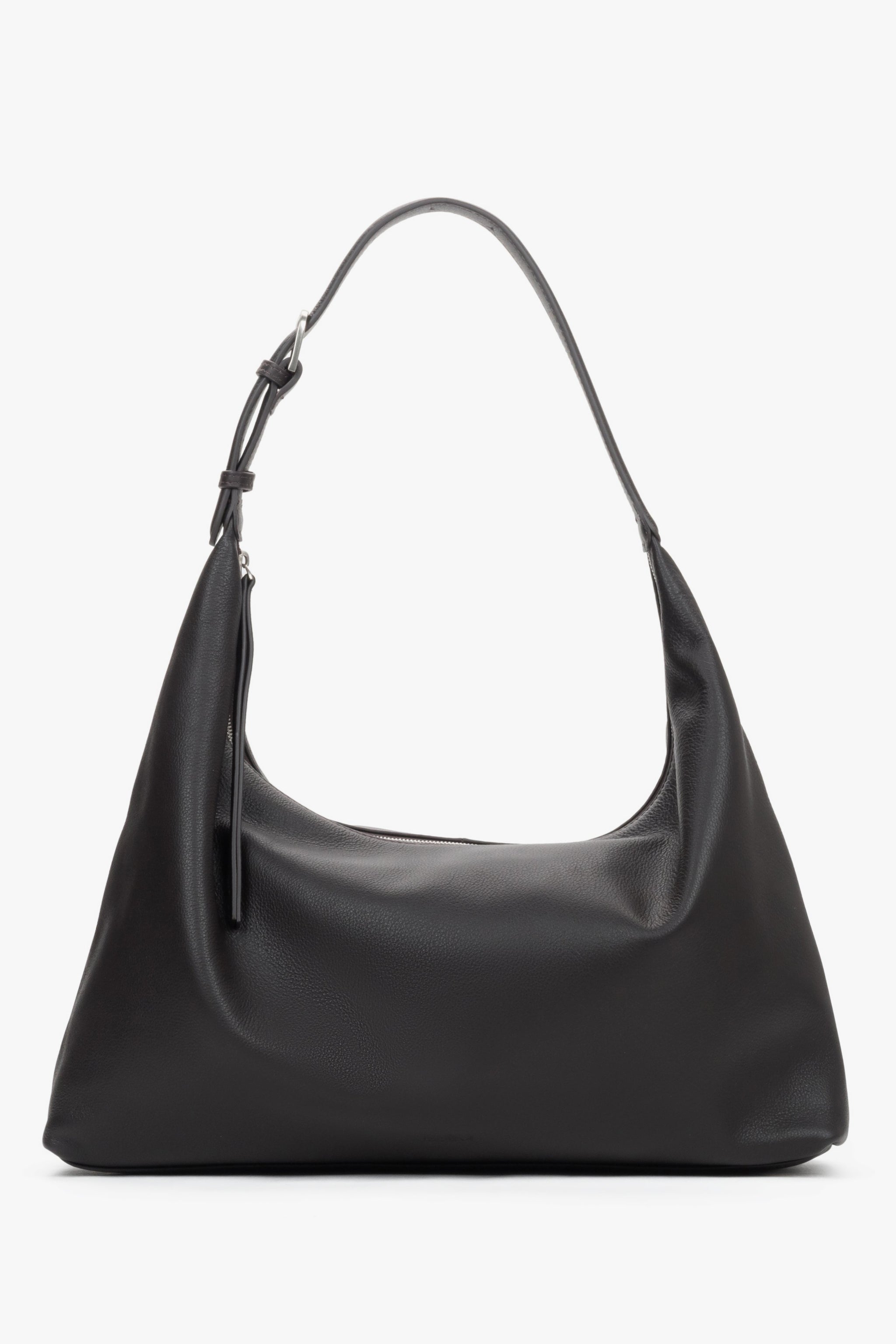 Frontalansicht der geräumigen dunkelbraunen Damen-Shopper aus echtem Leder.