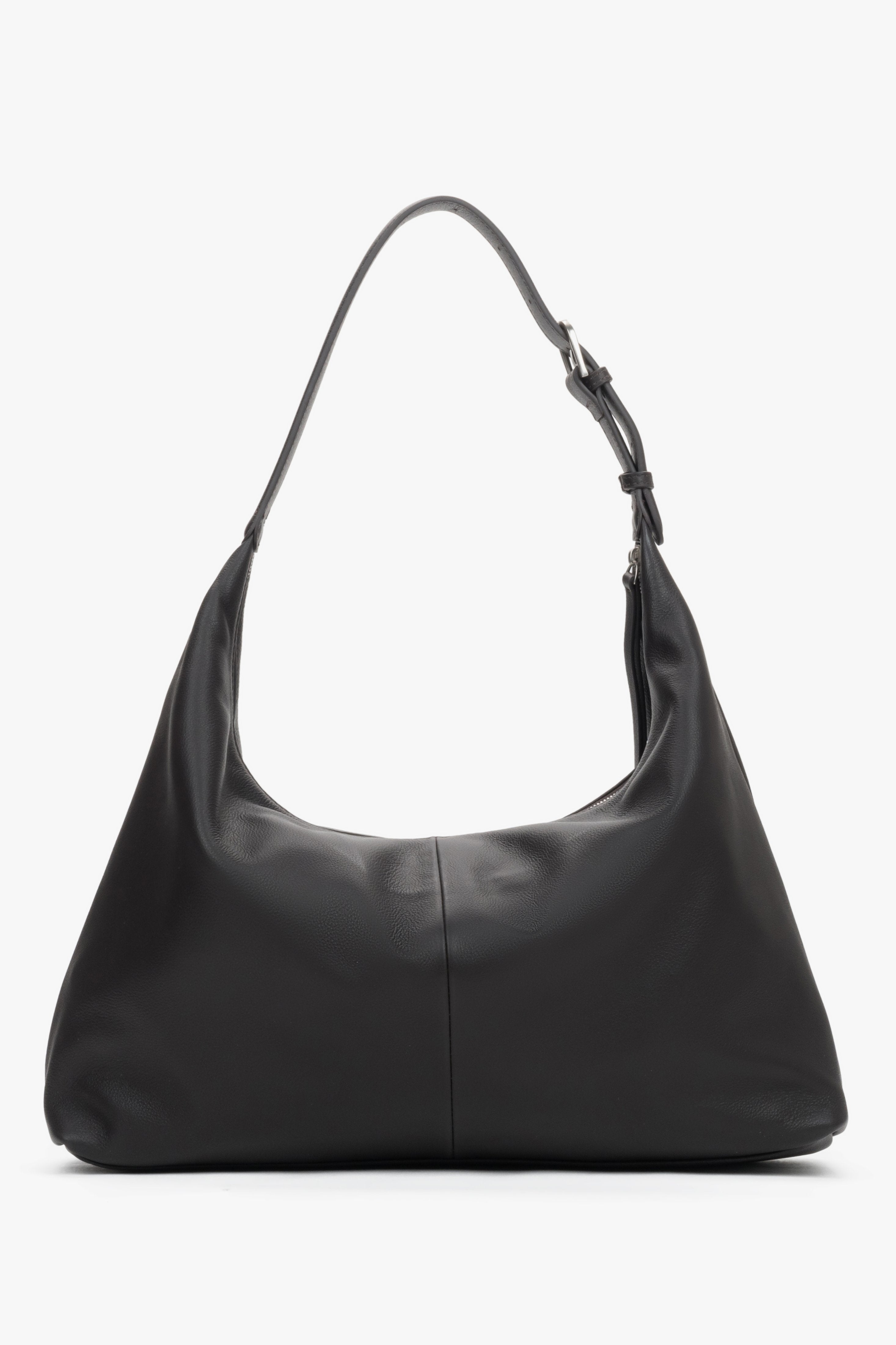 Rückansicht der eleganten dunkelbraunen Shopper-Tasche aus glattem Leder.