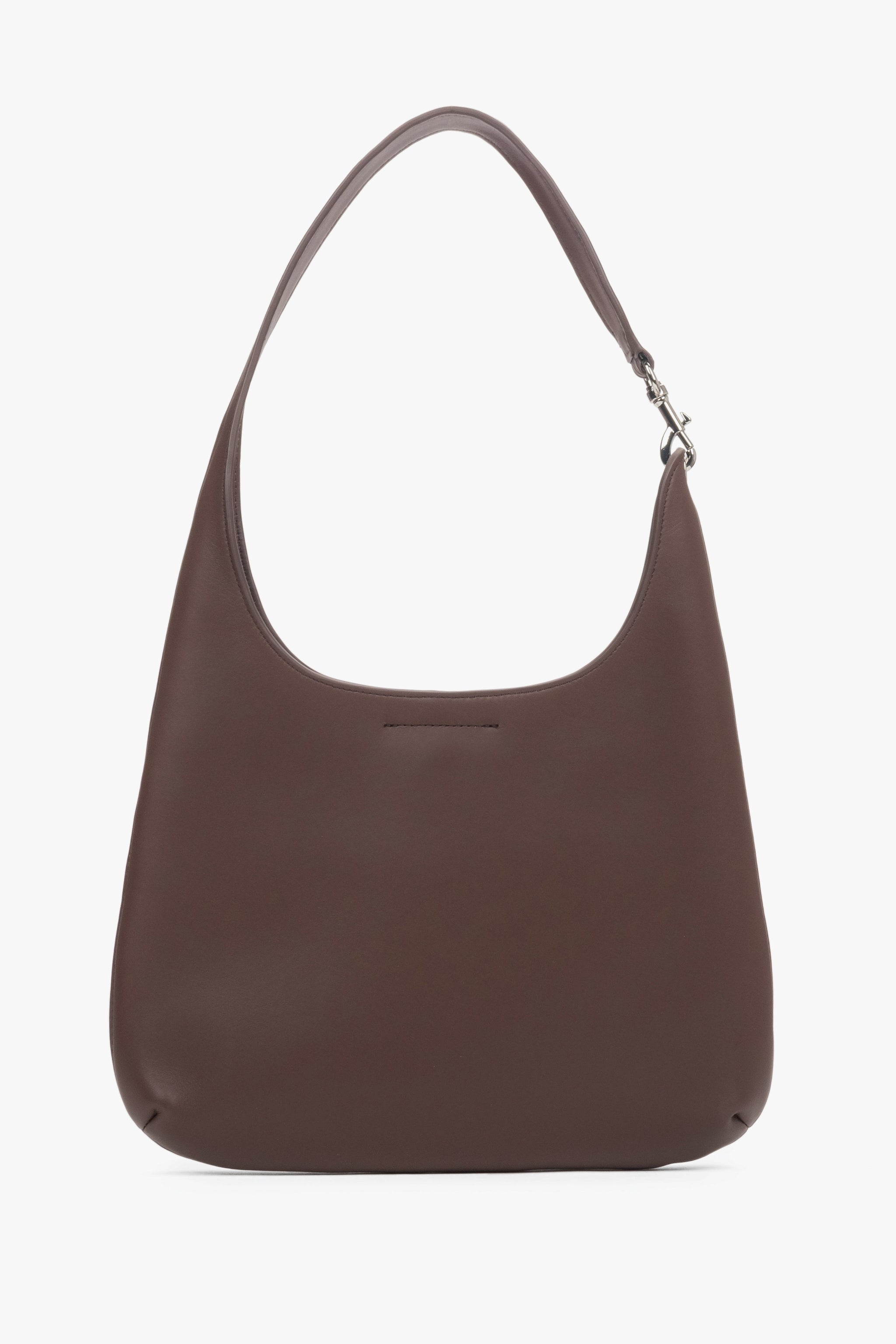 Rückansicht der schlichten dunkelbraunen Schultertasche aus Leder.