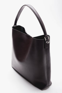 Schräge Seitenansicht der dunkelbraunen Damen-Shopper-Tasche aus Glattleder mit kurzem Henkel