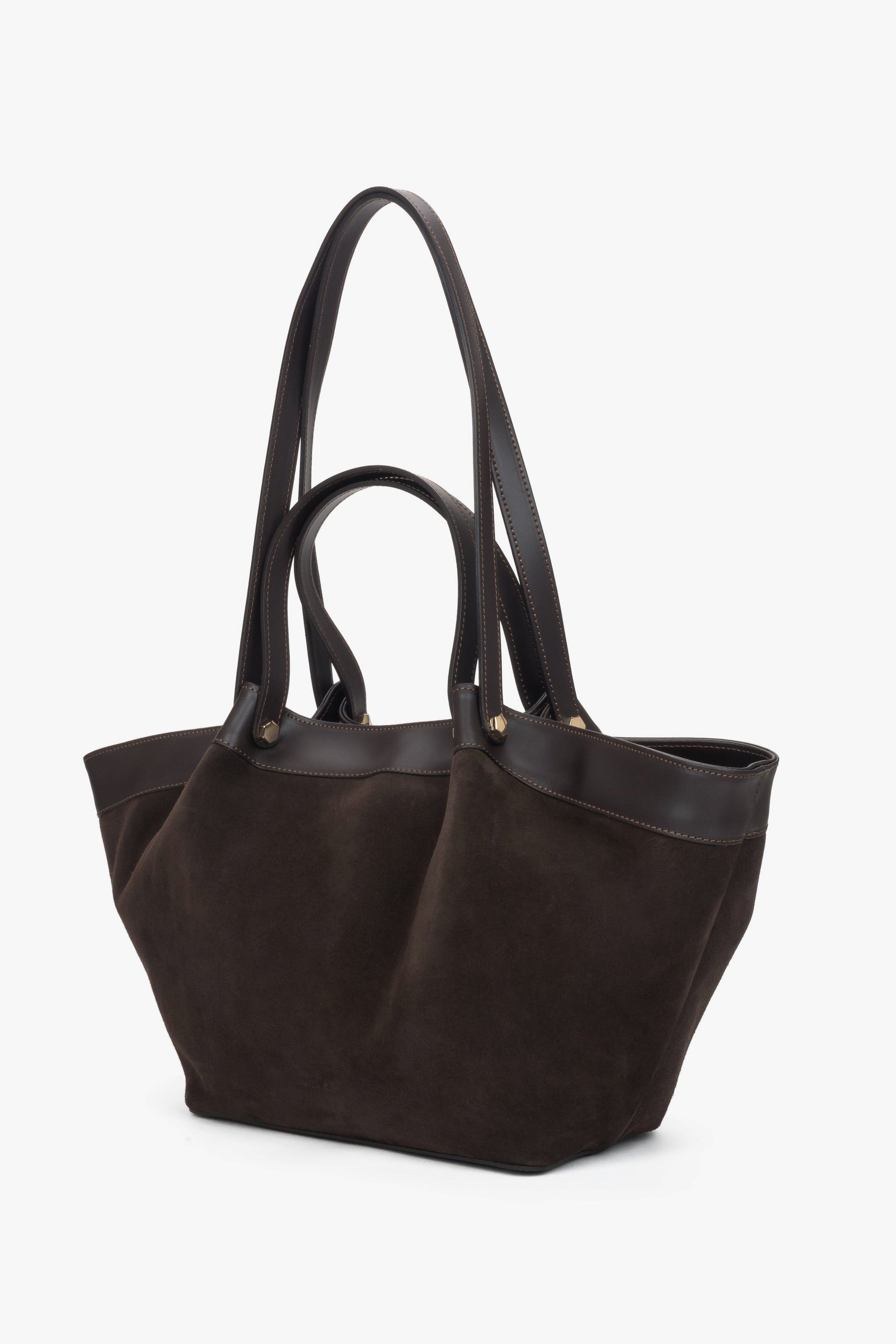 Schrägansicht der dunkelbraunen Damen-Shopper-Tasche aus italienischem Veloursleder