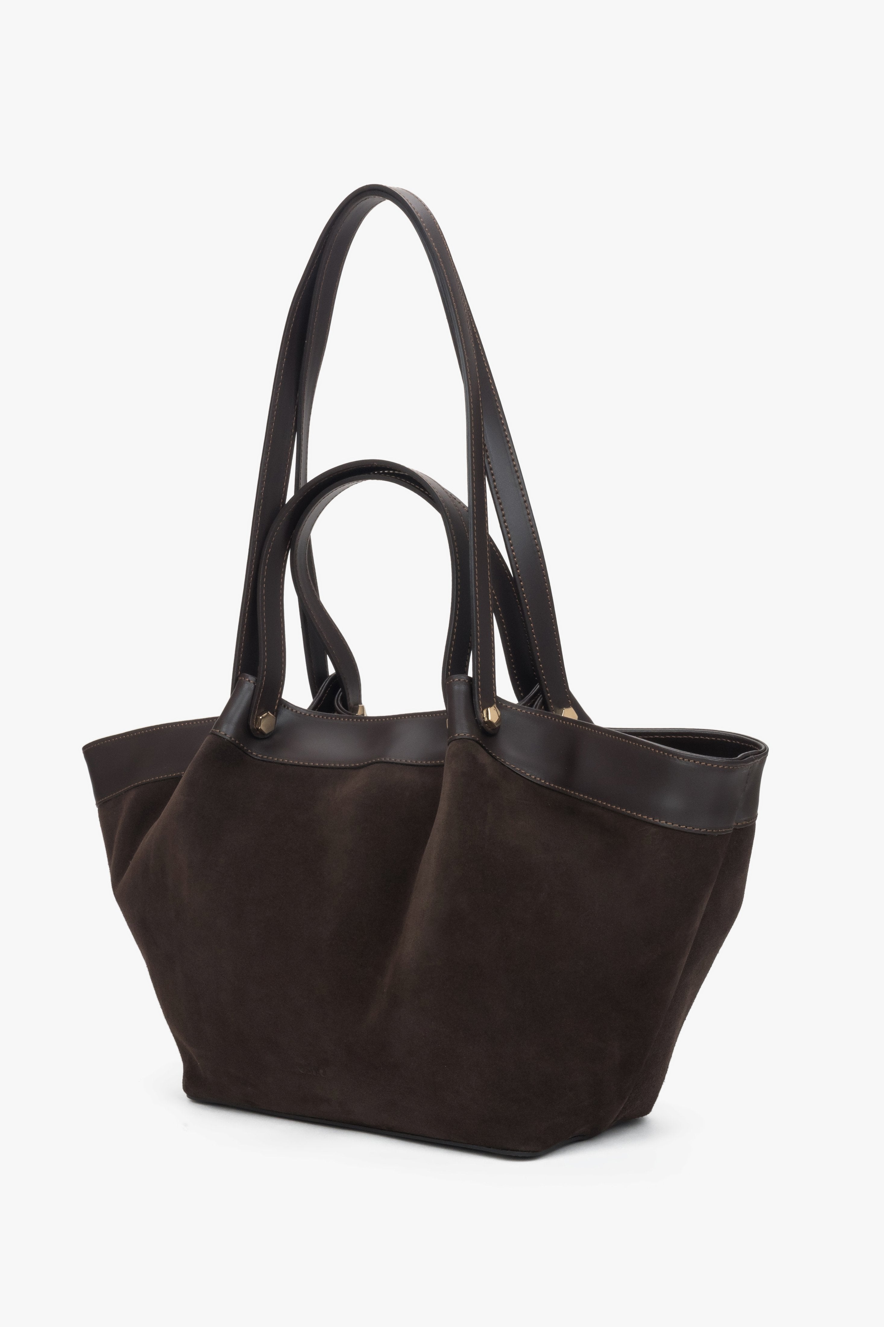 Schrägansicht der dunkelbraunen Damen-Shopper-Tasche aus italienischem Veloursleder