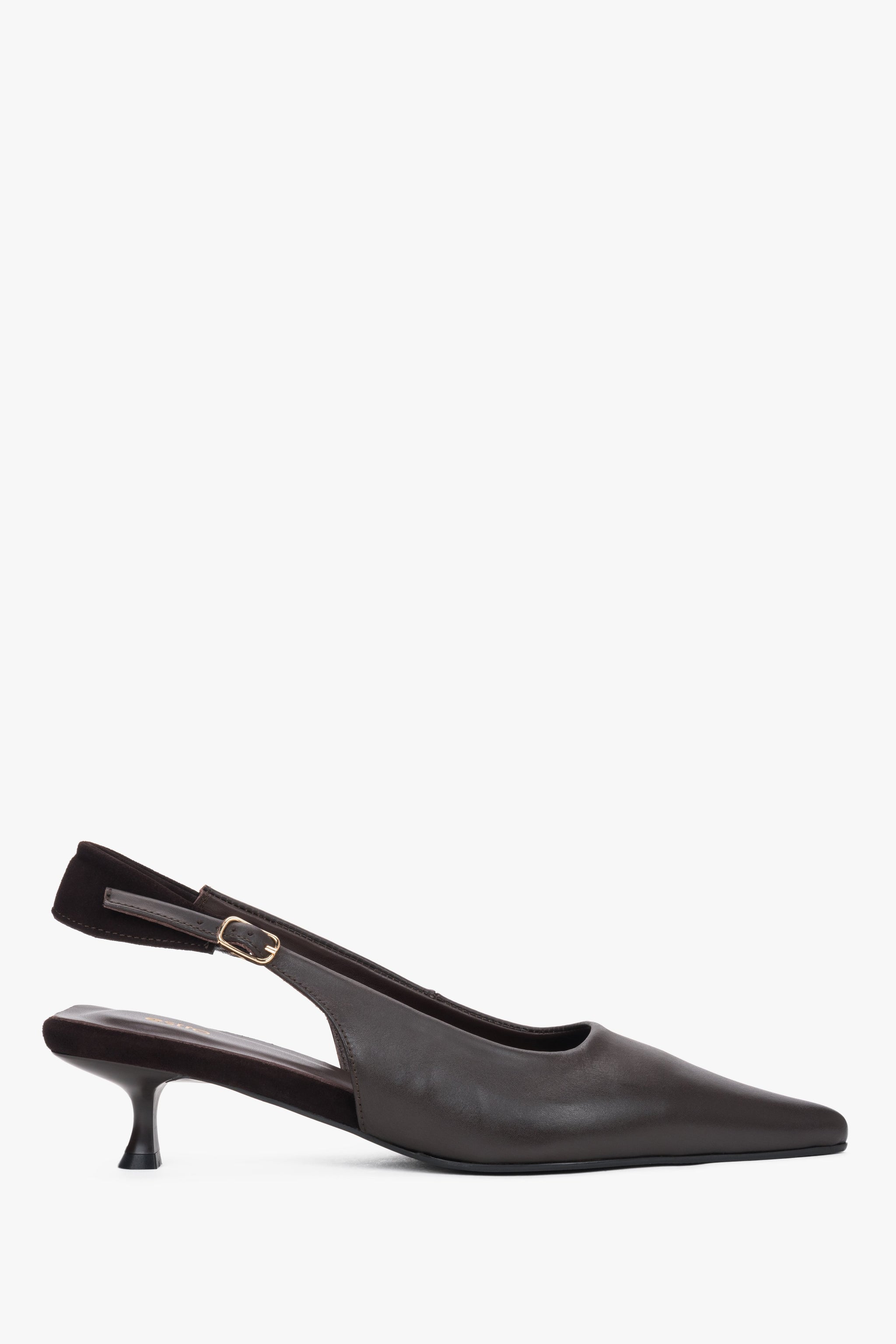 Dunkelbraune Damen-Slingback-Pumps aus Leder und Veloursleder in seitlicher Ansicht mit Kitten Heel