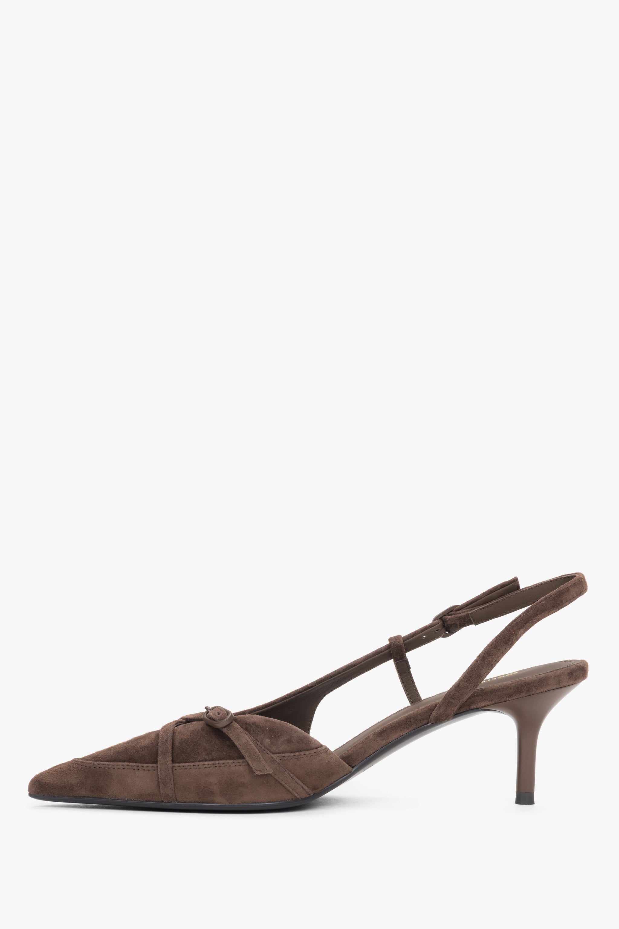 Dunkelbraune Damen-Slingpumps aus Velours in seitlicher Einzelansicht mit 6 cm hohem Absatz