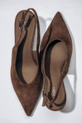 Dunkelbraune Damen-Slingpumps aus echtem Velours von oben mit spitzer Schuhspitze