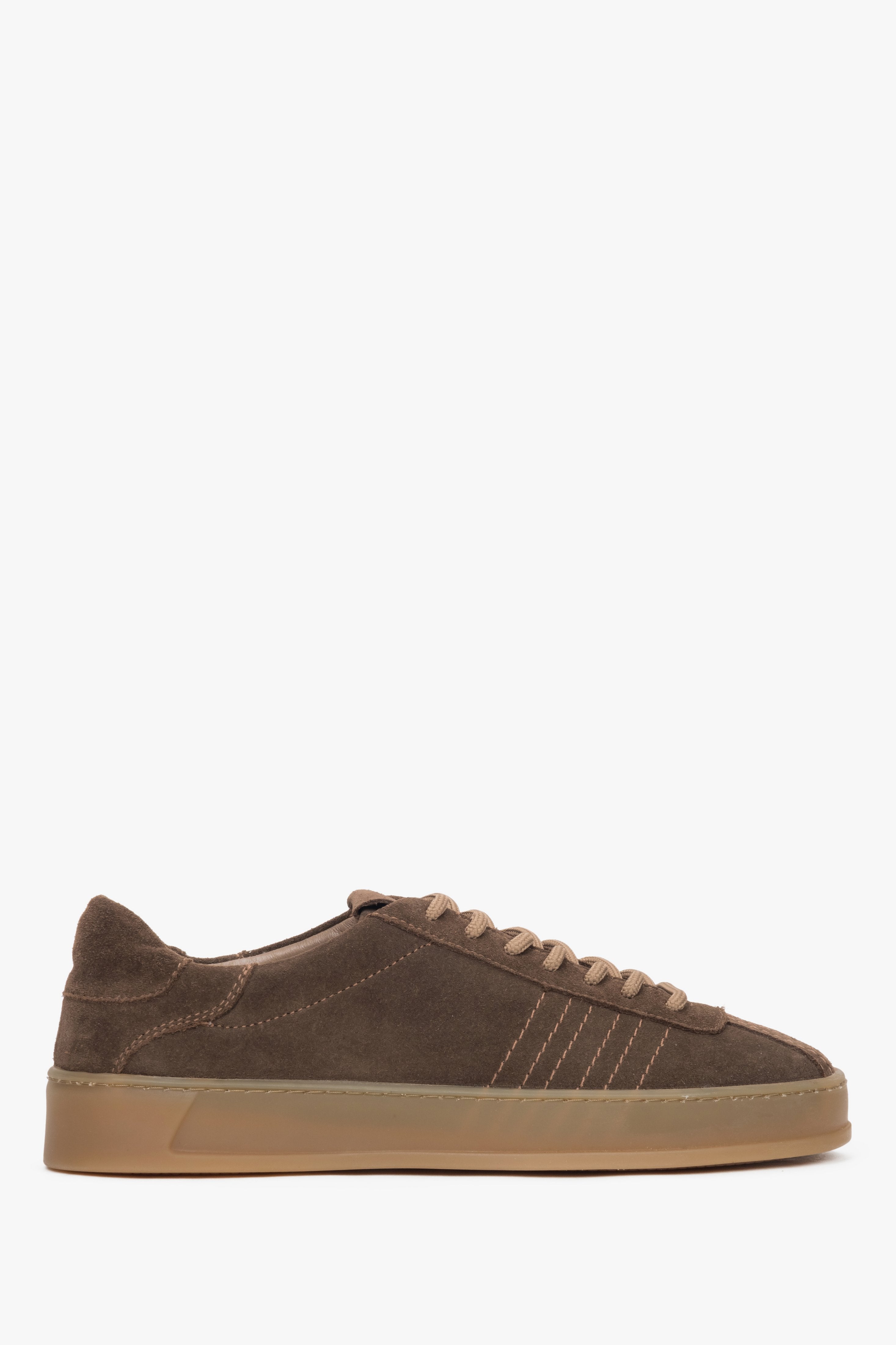 Flache Seitenansicht der dunkelbraunen Damen-Sneaker aus italienischem Premium-Velours.