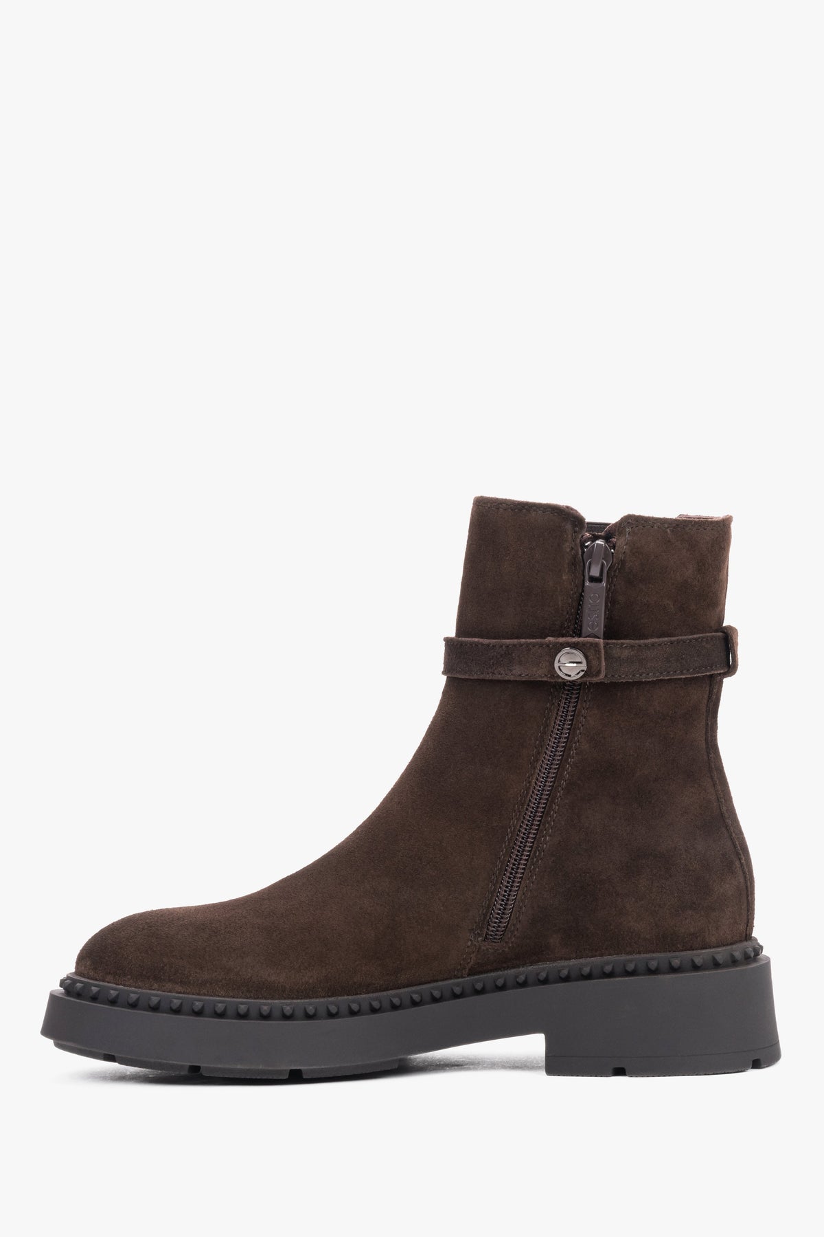 Seitenprofil der dunkelbraunen Damen-Stiefeletten mit Reißverschluss und dekorativem Rahmen an der Sohle