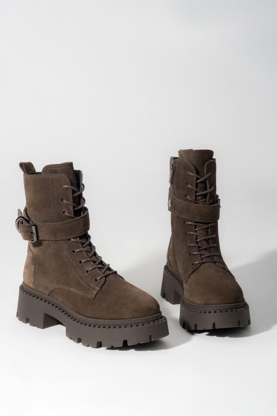 Damen-Stiefeletten in Sattelbraun aus echtem italienischem Velours Estro ER00116562