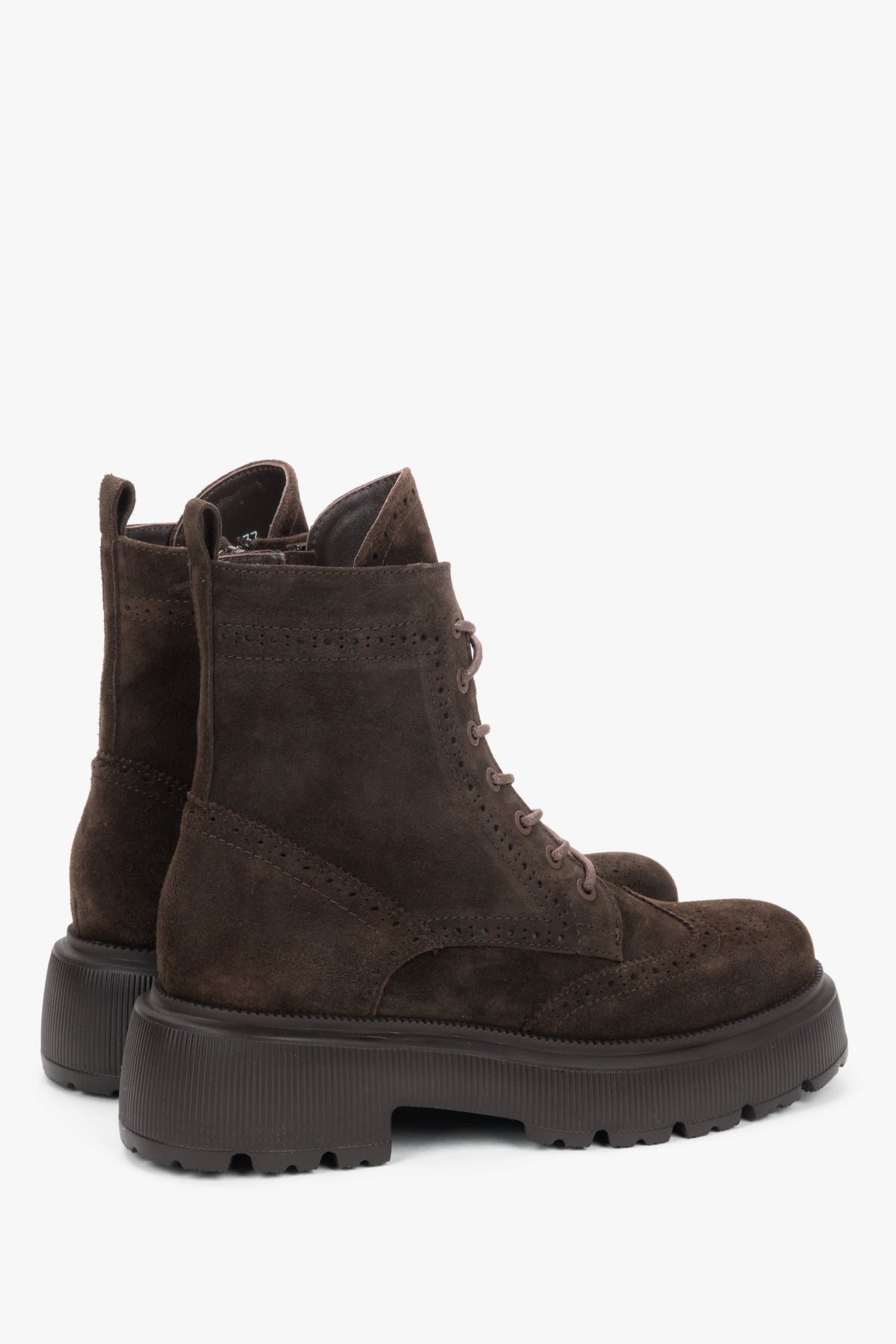 Rückwärtige Schrägansicht der geschnürten Damen-Boots aus italienischem Premium-Velours