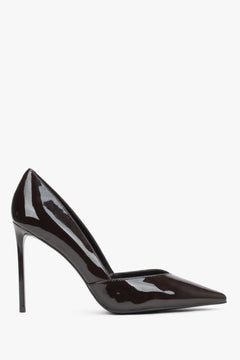 Seitliche Ansicht des dunkelbraunen Damen-Stilettos mit aufgebogener Spitze