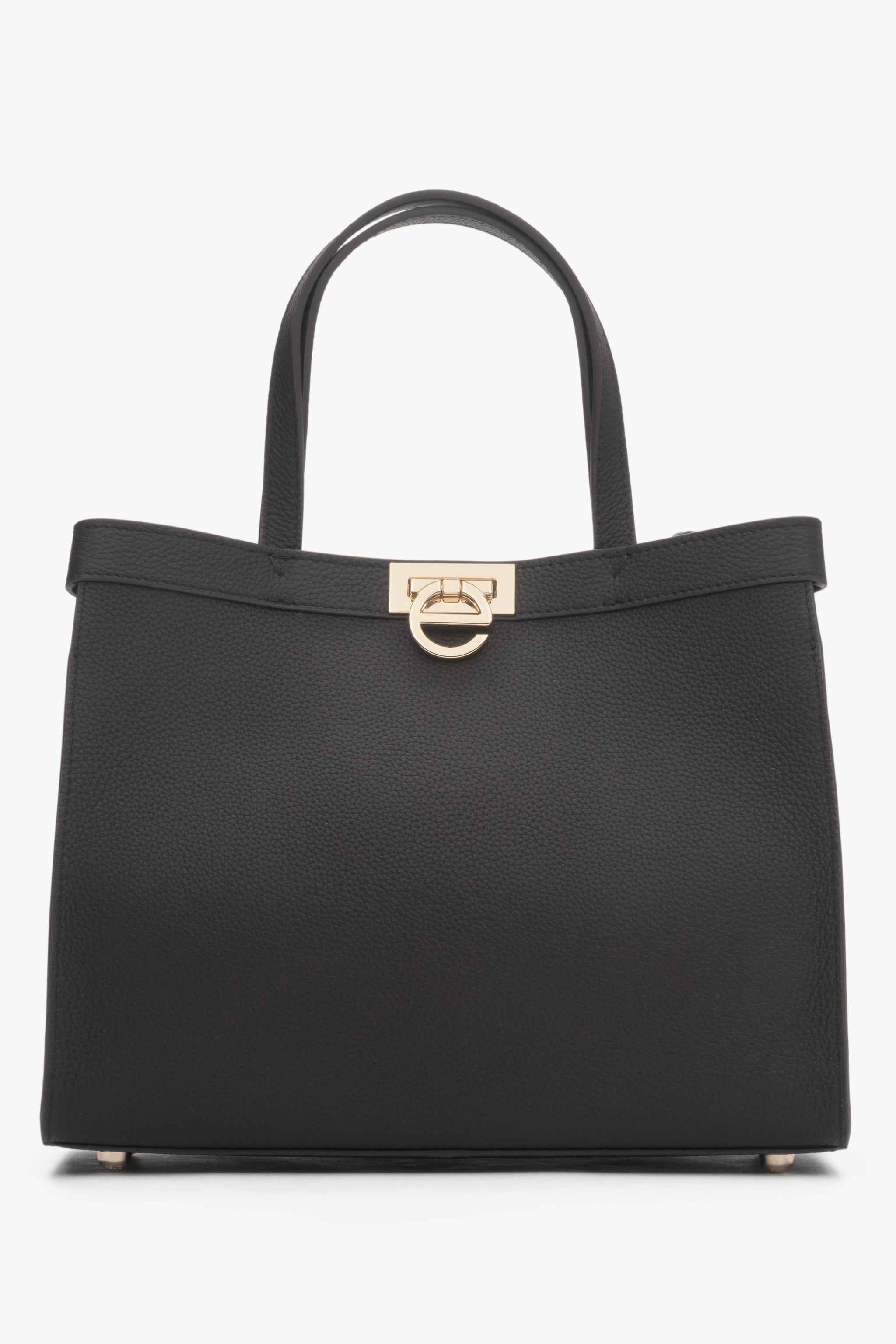 Frontansicht der eleganten Estro Handtasche in Dunkelbraun mit Fokus auf den Logo-Verschluss.