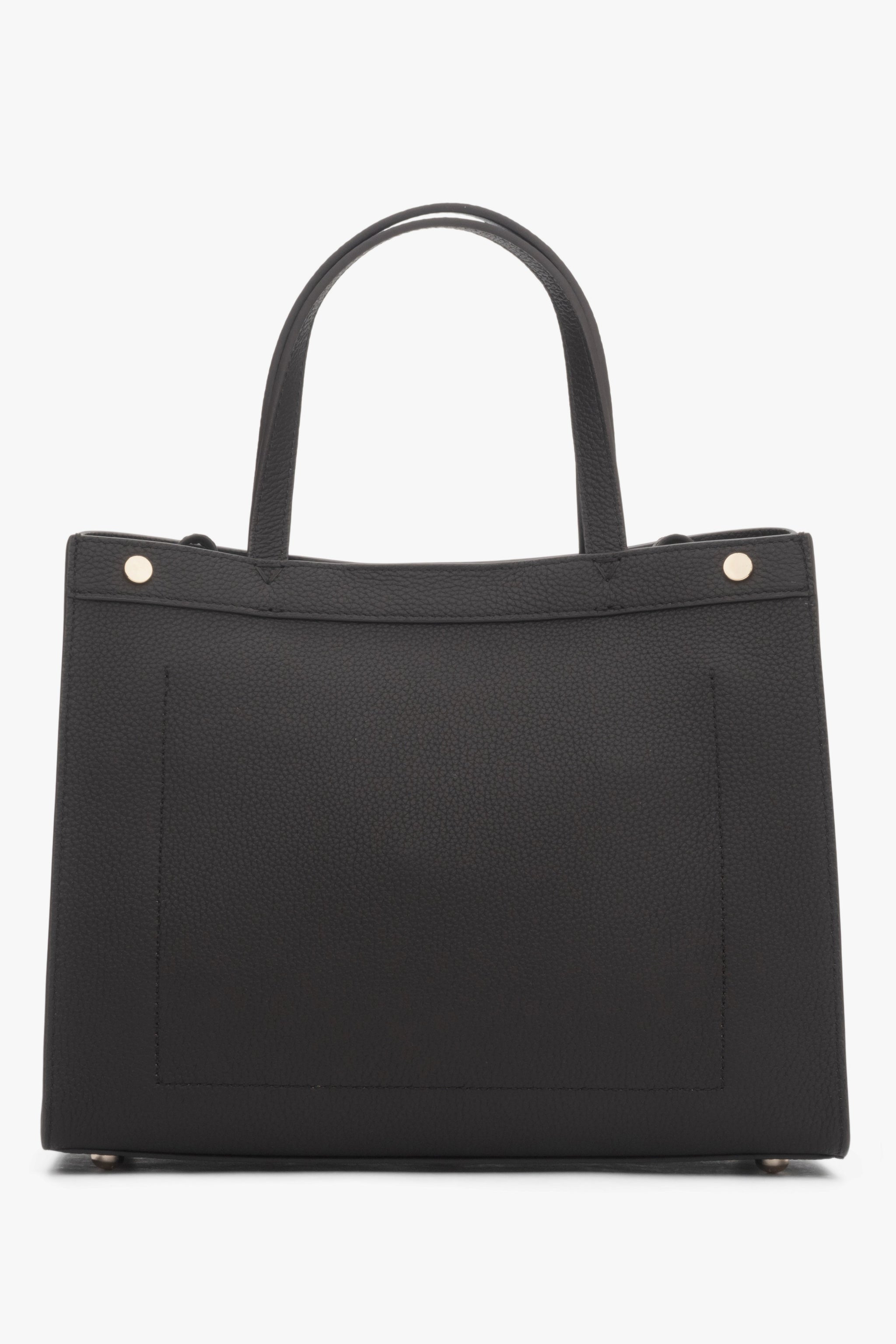 Rückansicht der schlichten und edlen Ledertasche von Estro.