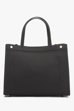 Rückansicht der schlichten und edlen Ledertasche von Estro.