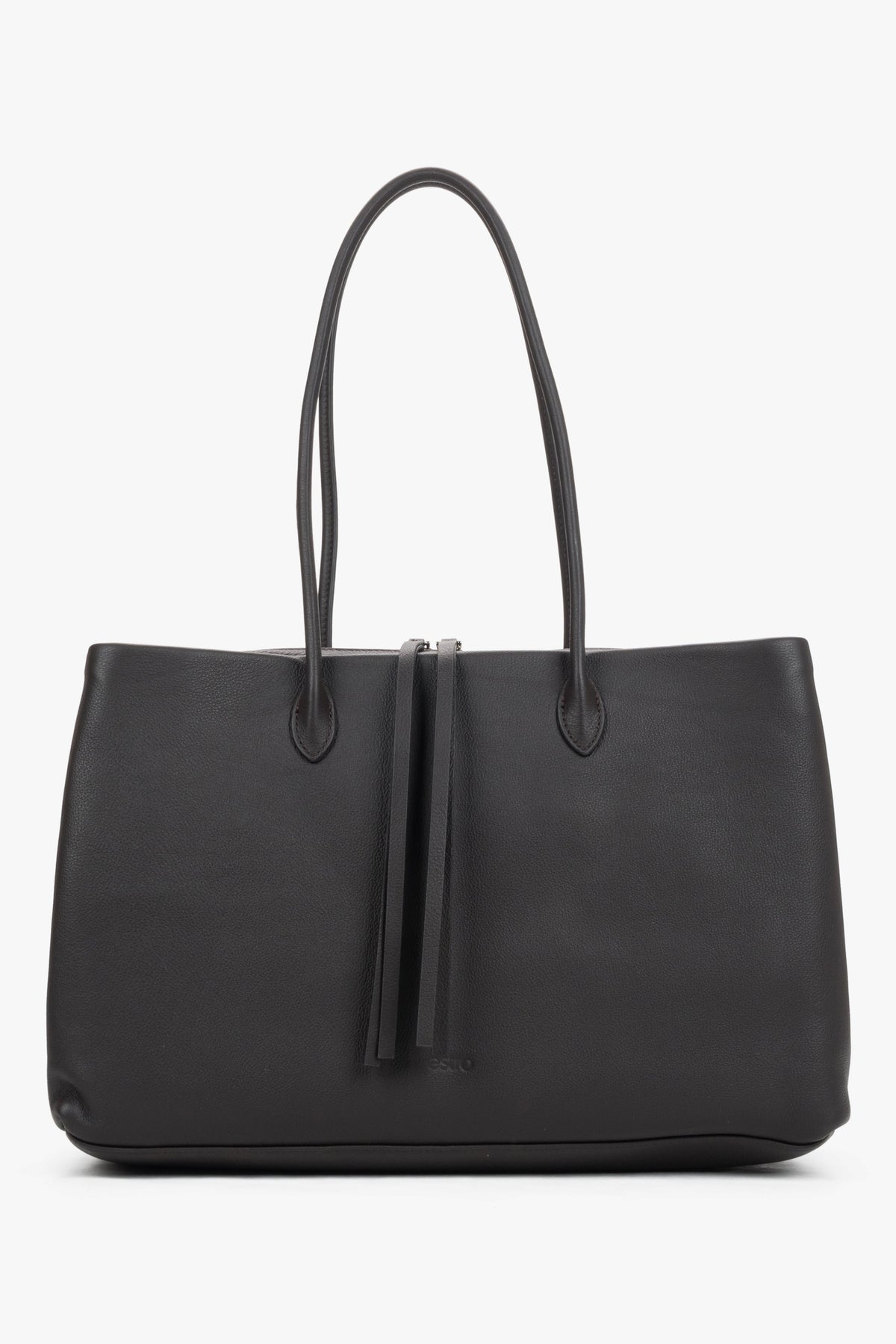 Frontalansicht der dunkelbraunen Damen-Handtasche
