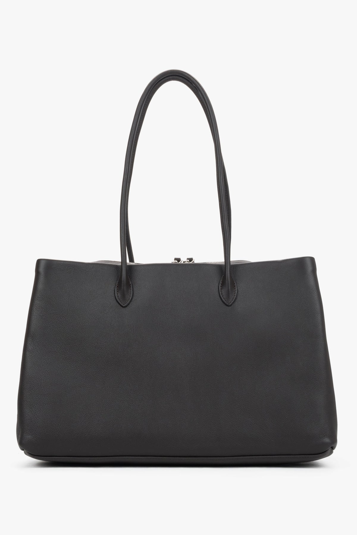 Rückansicht der dunkelbraunen Leder-Tote-Bag mit eleganter, minimalistischer Silhouette