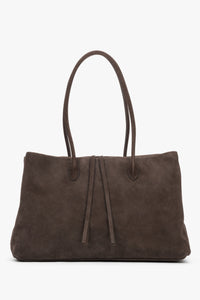 Frontalansicht der großen dunkelbraunen Damen-Tote-Bag aus Velours.