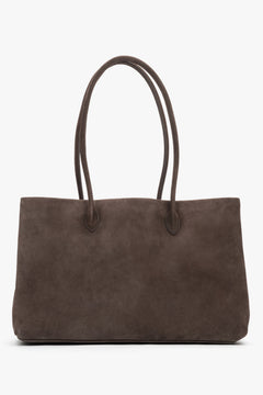 Rückansicht der dunkelbraunen Damen-Tote-Bag aus Velours.