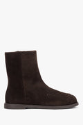 Flaches Seitenprofil der dunkelbraunen Damen-Stiefeletten aus Veloursleder